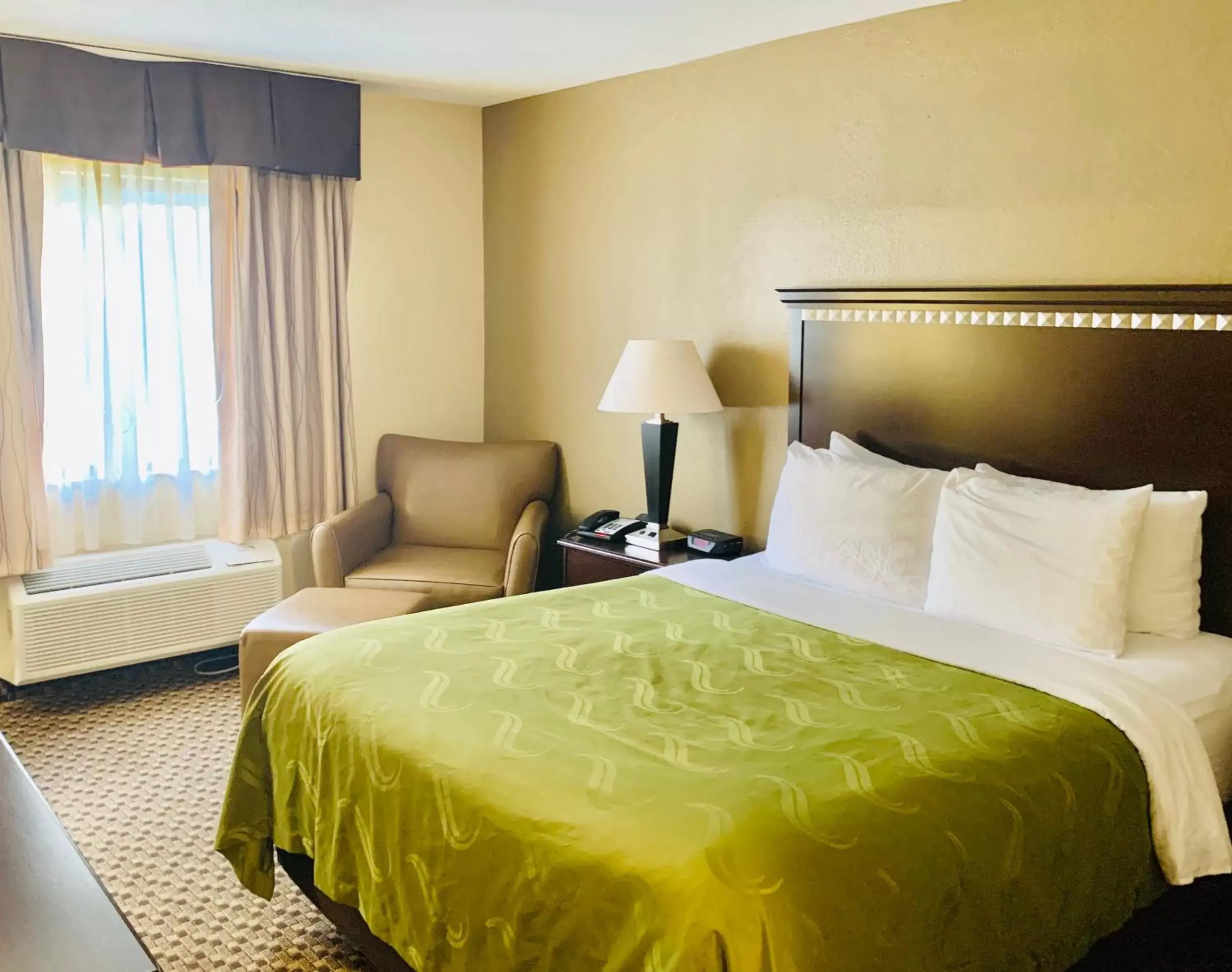Queen Room - Accessible/Non-Smoking in Quality Inn Macomb near University Area Queen Room - Accessible/Non-Smoking in Quality Inn Macomb near University Area