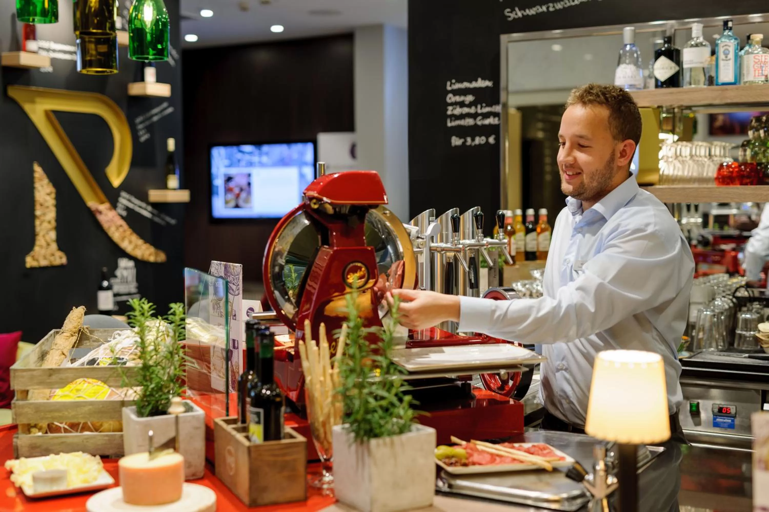 Lounge or bar in Mercure Hotel & Residenz Berlin Checkpoint Charlie