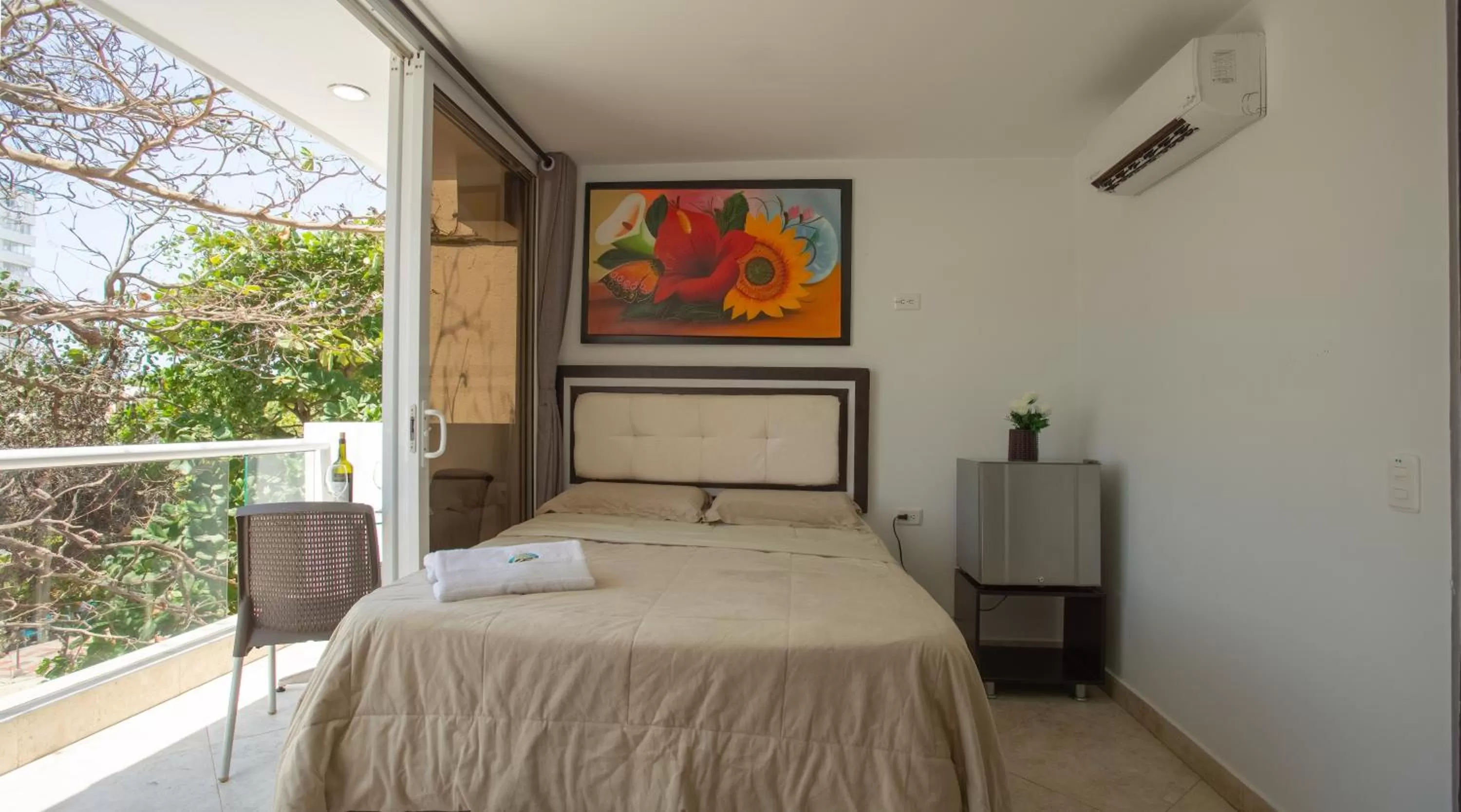 Photo of the whole room, Bed in Hollywood Beach Suite