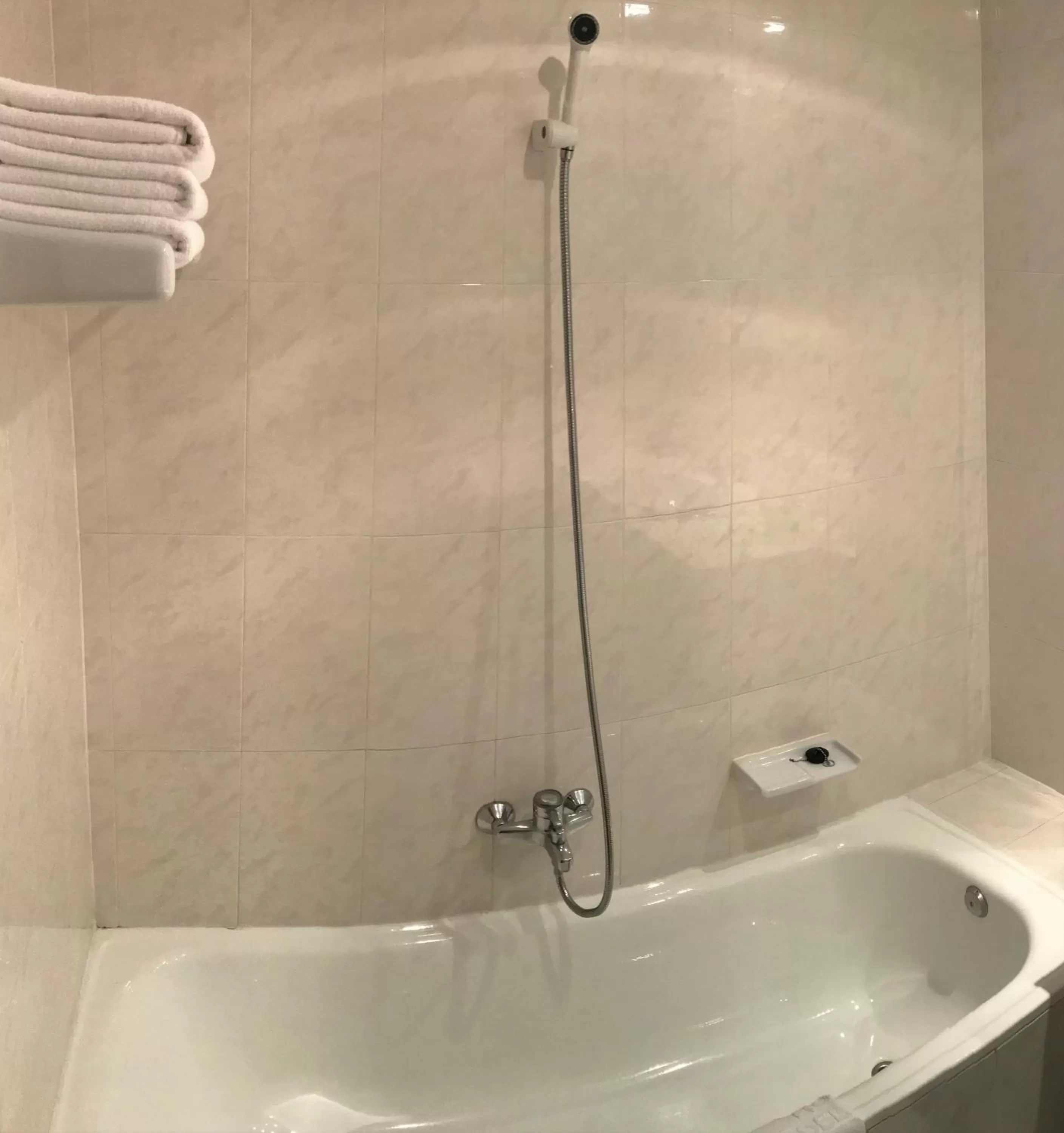 Bath in Hotel Roc Del Castell