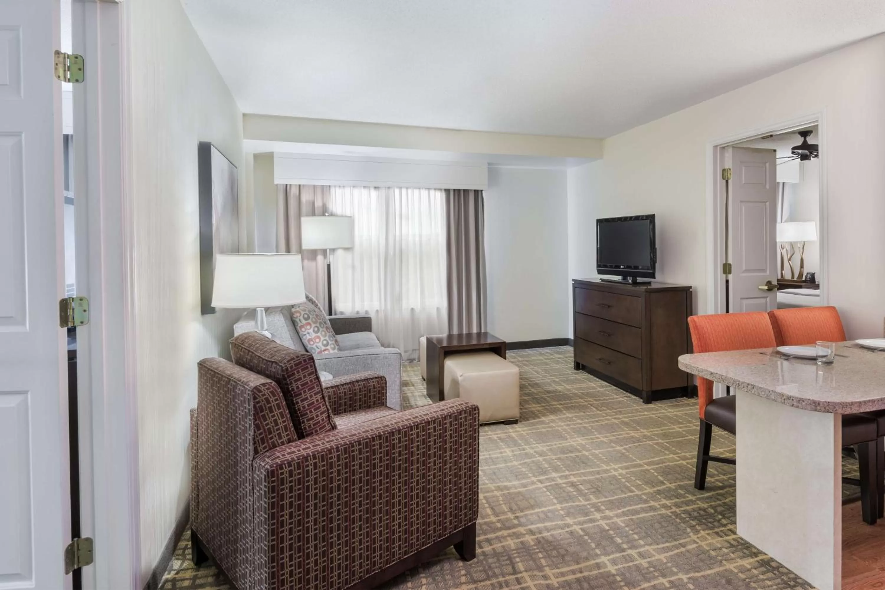 Living room in Homewood Suites by Hilton Raleigh/Crabtree Valley