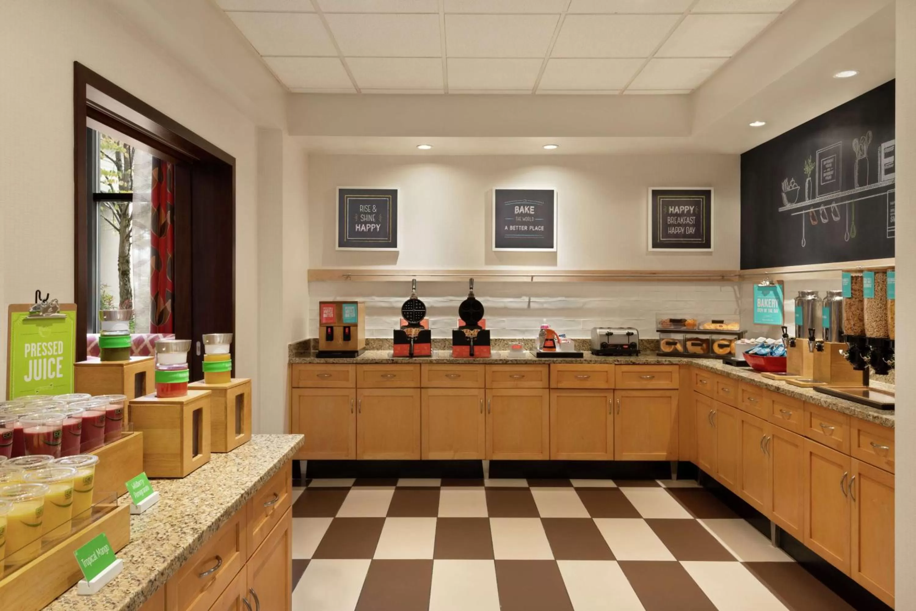 Breakfast in Hampton Inn & Suites by Hilton Langley-Surrey