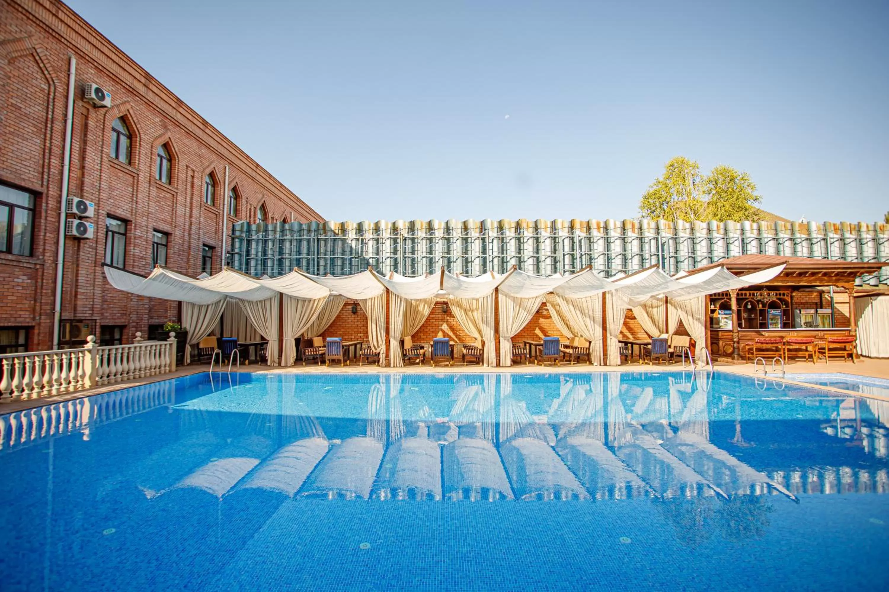 Swimming pool in Ichan Qal'a Premium Class Hotel