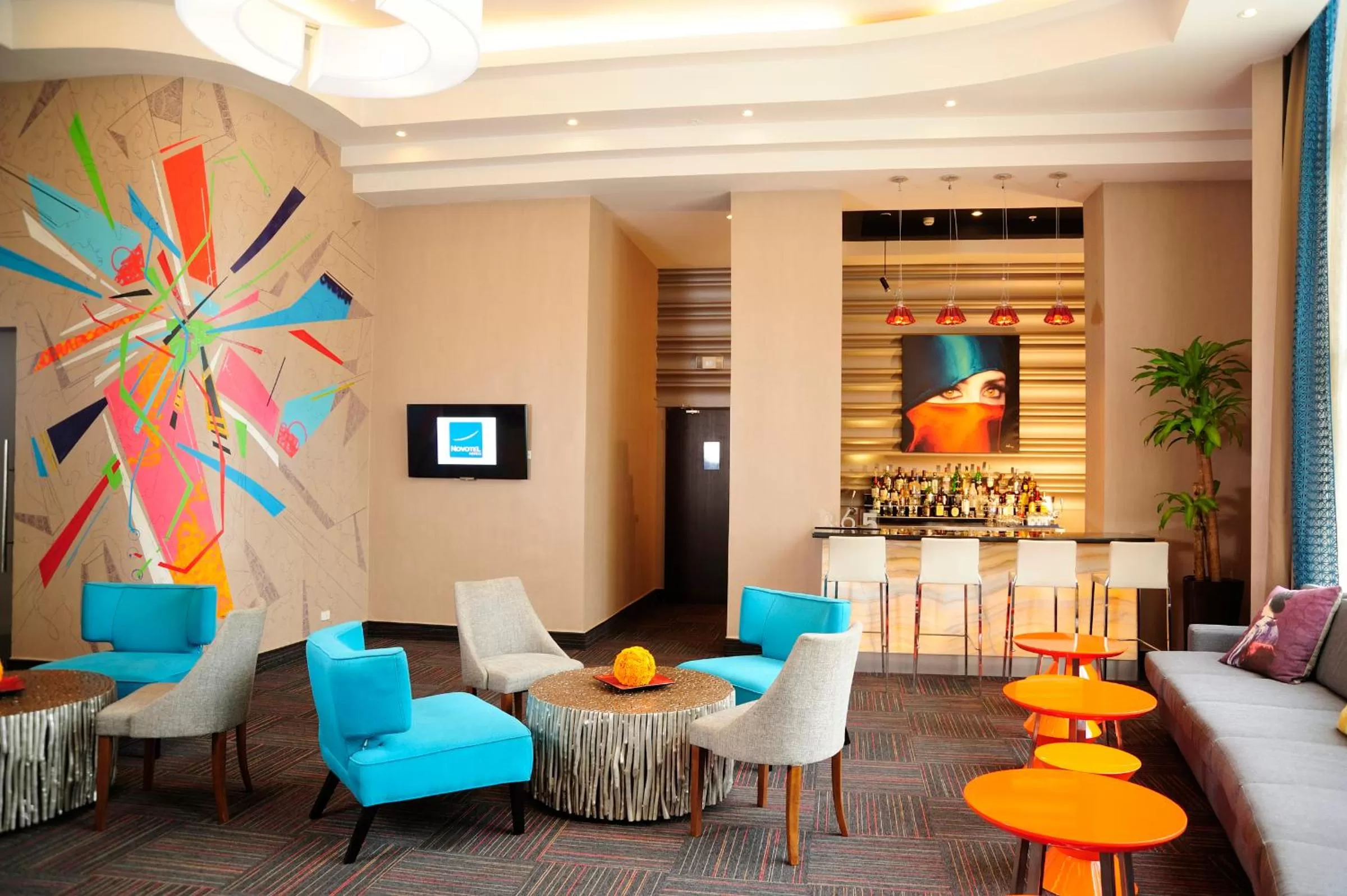 Lounge or bar in Novotel Panama City