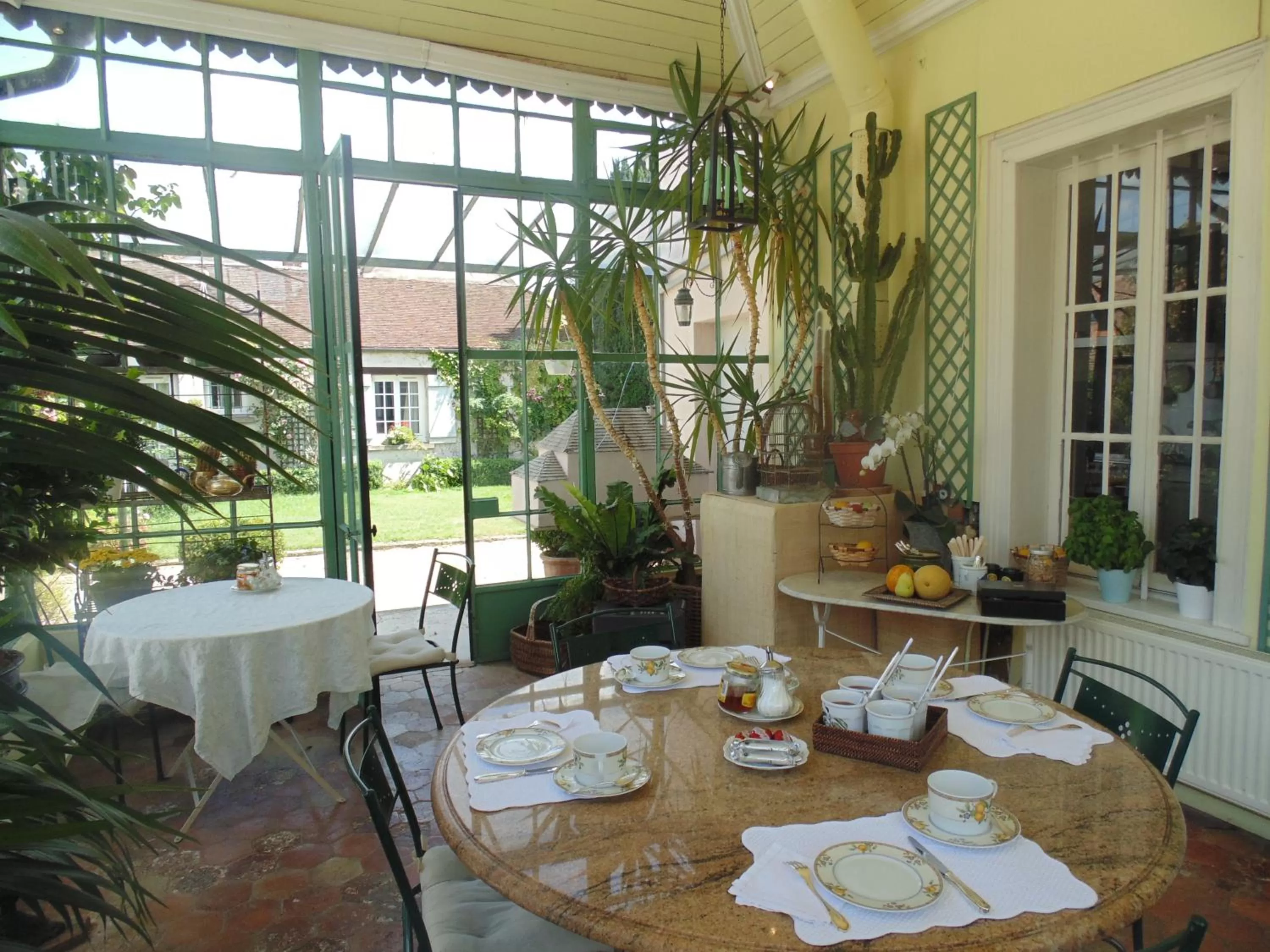 Restaurant/places to eat in Clos Saint Nicolas