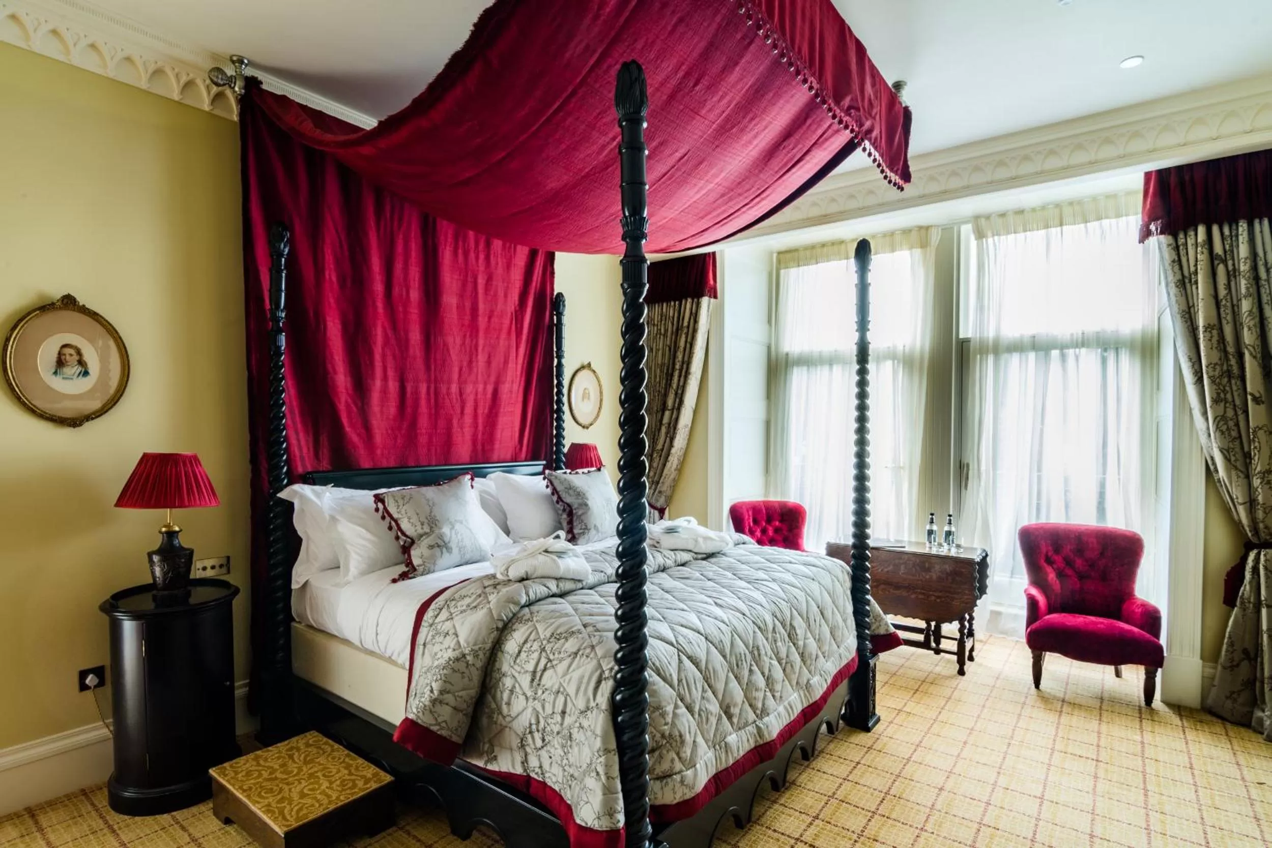 Bed in Crossbasket Castle, Hotel & Restaurant