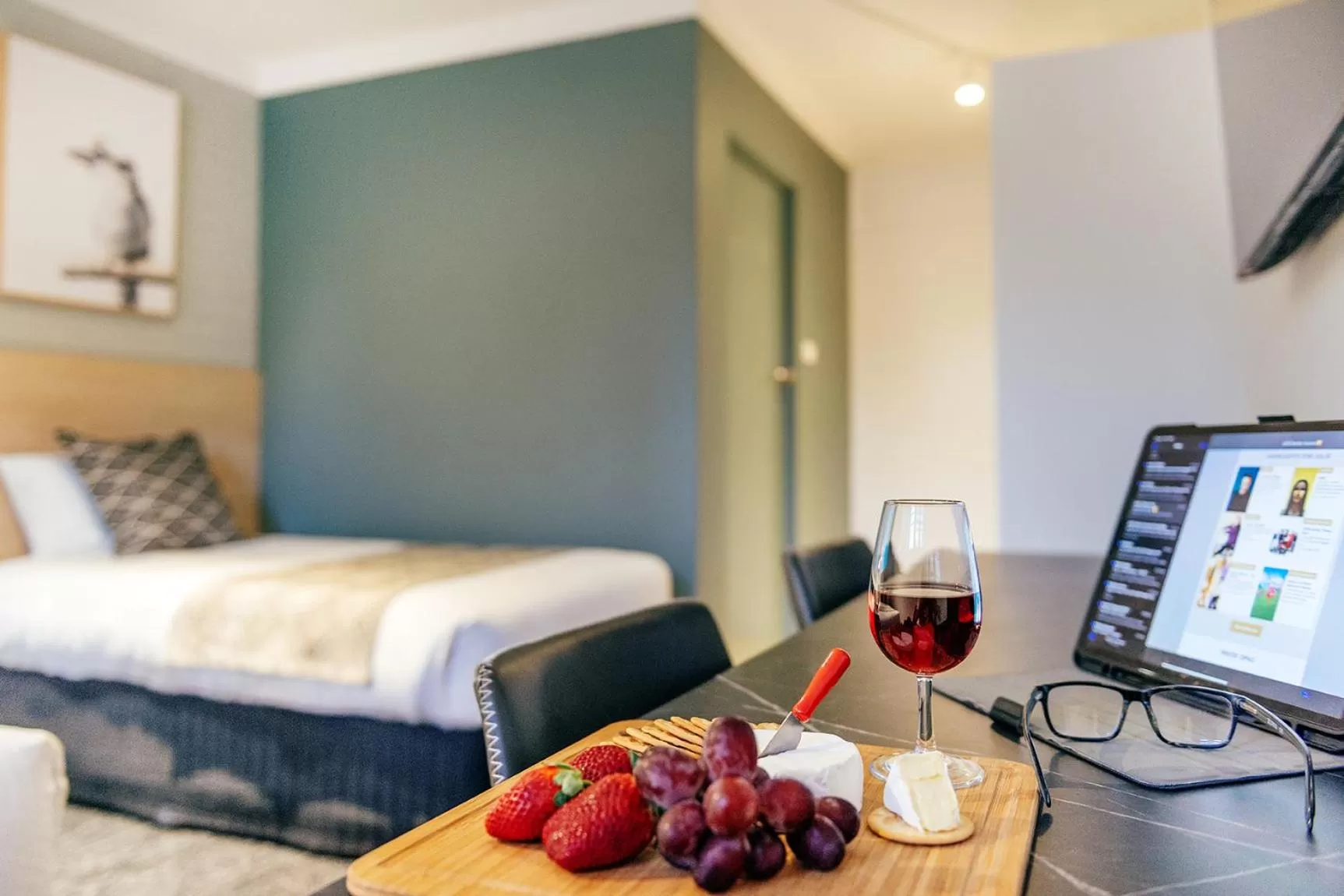 Decorative detail, Bed in Fitzroy Motor Inn