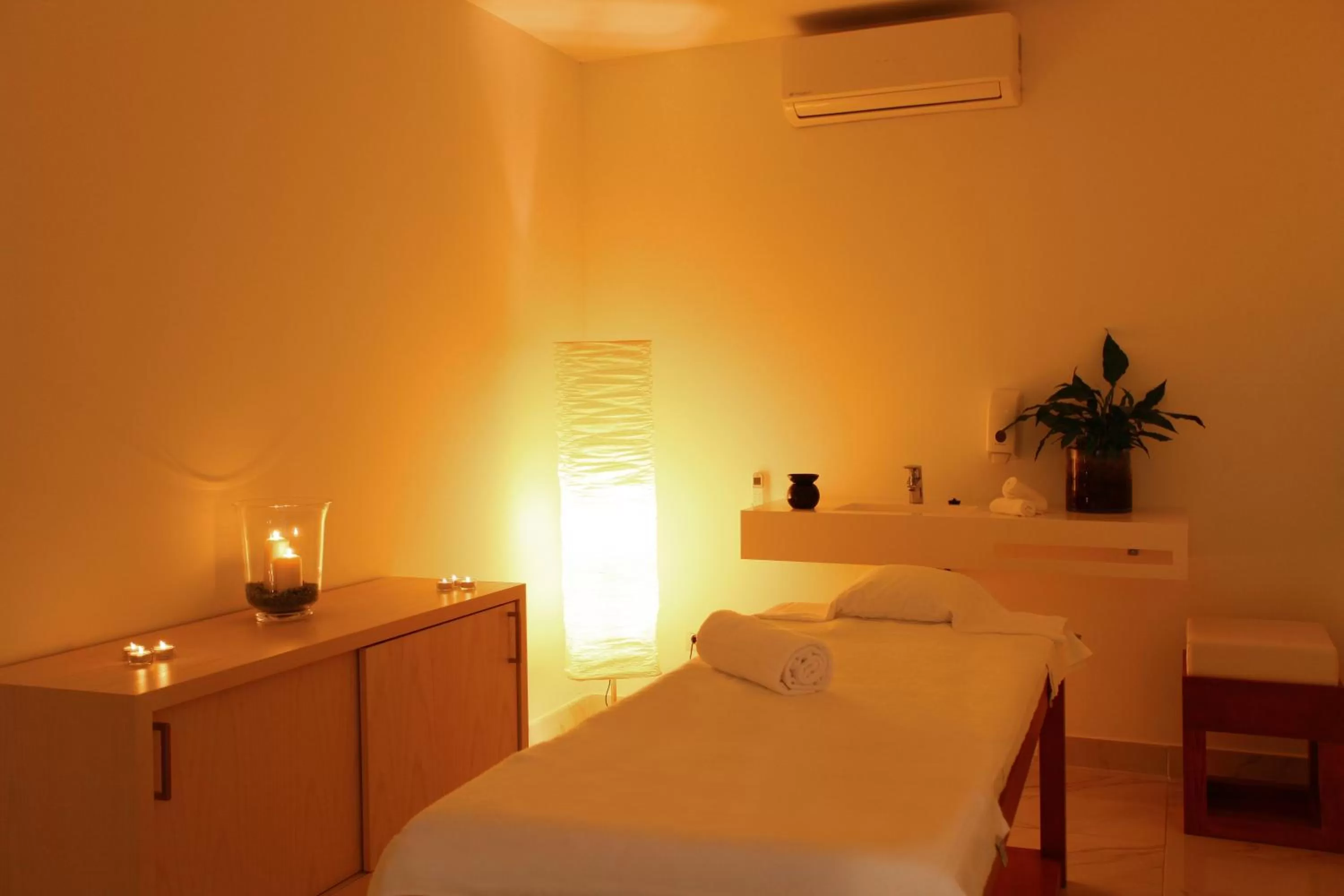 Massage, Bed in Iberostar Waves Cala Millor - Adults Only