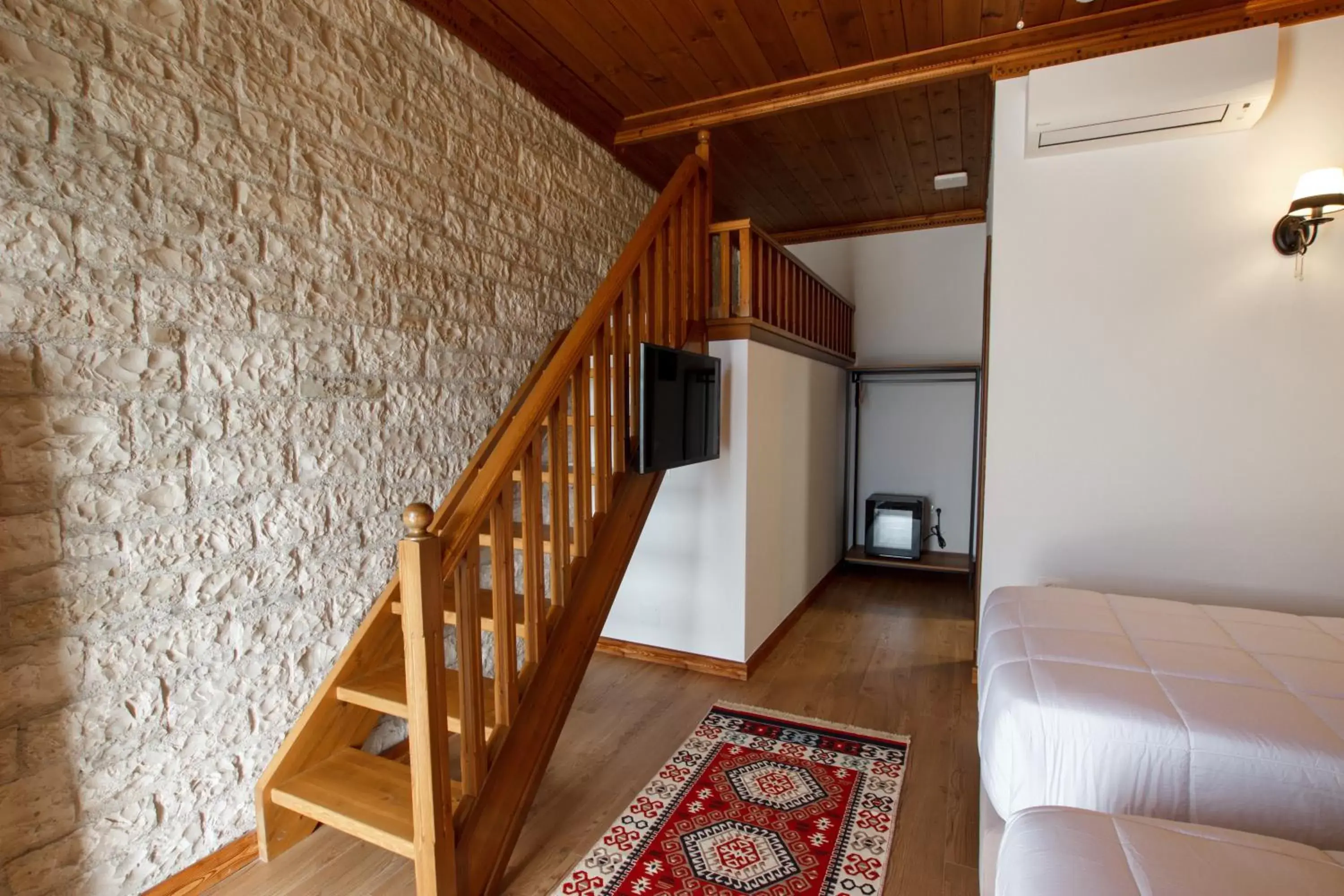 Standard Triple Room in Rose Garden Hotel Standard Triple Room in Rose Garden Hotel