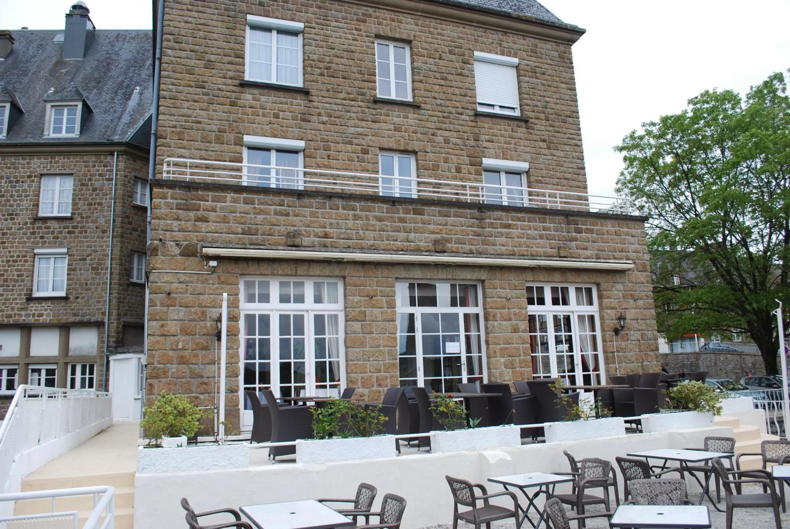 Property building in Hotel De La Poste