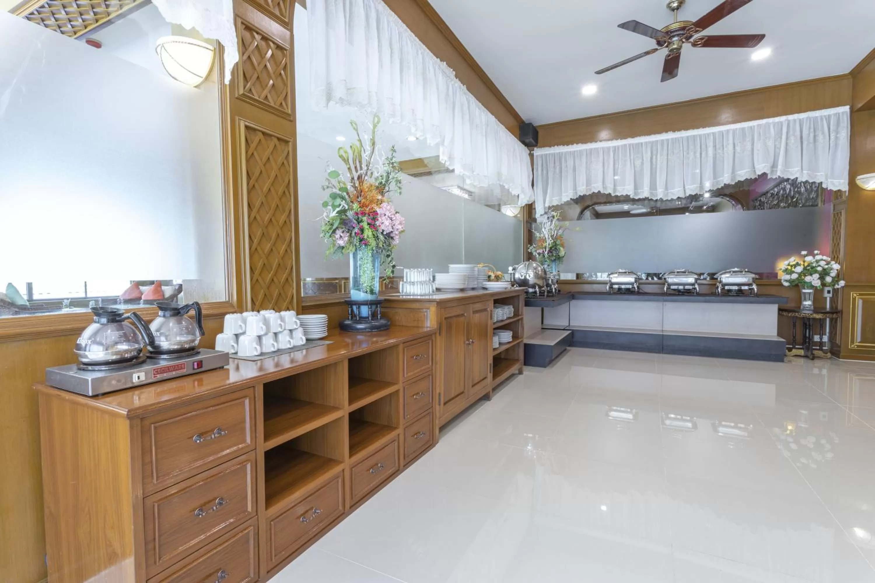 Restaurant/places to eat in Sabai Inn