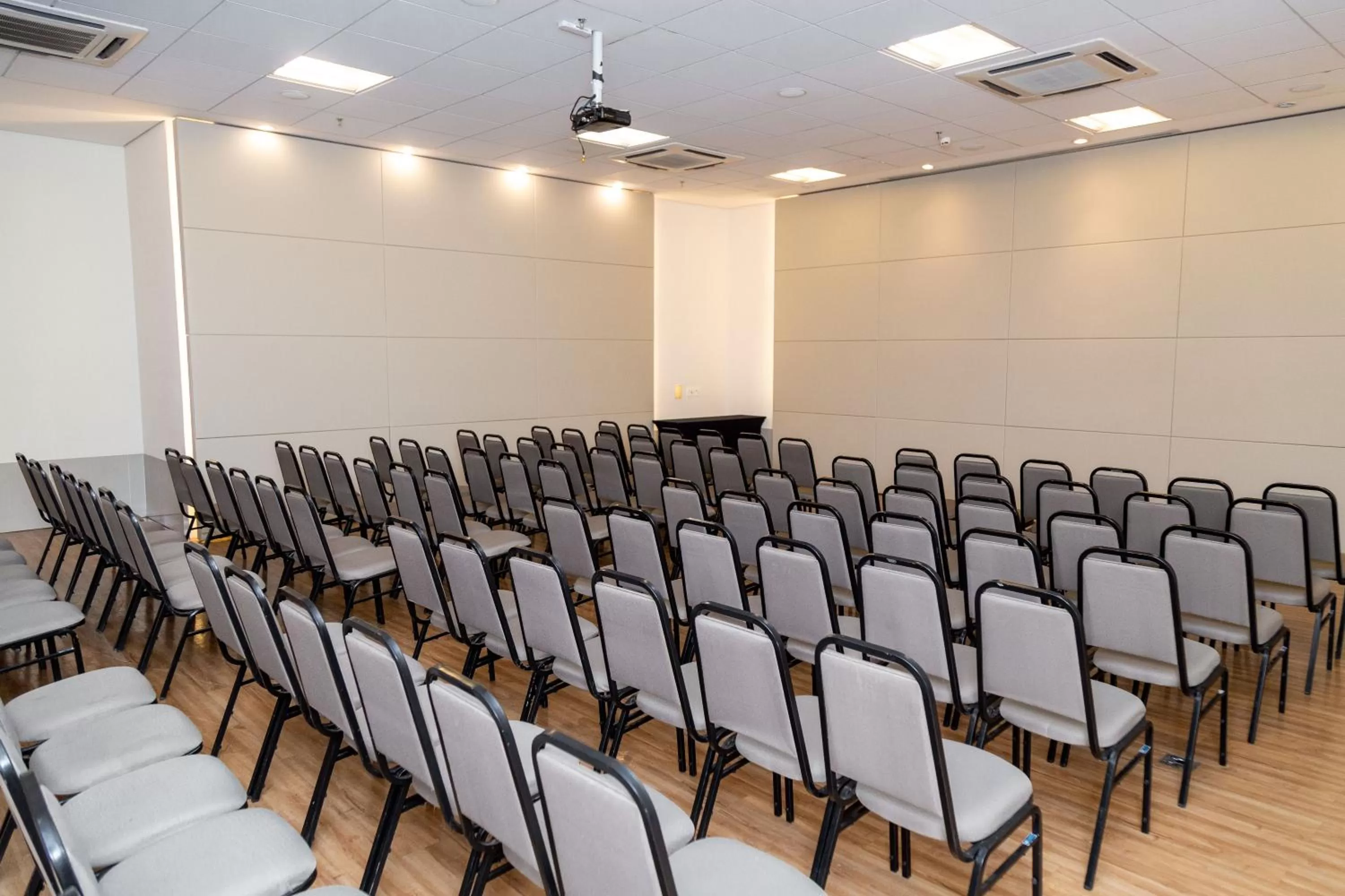 Meeting/conference room in Hilton Garden Inn Belo Horizonte Lourdes