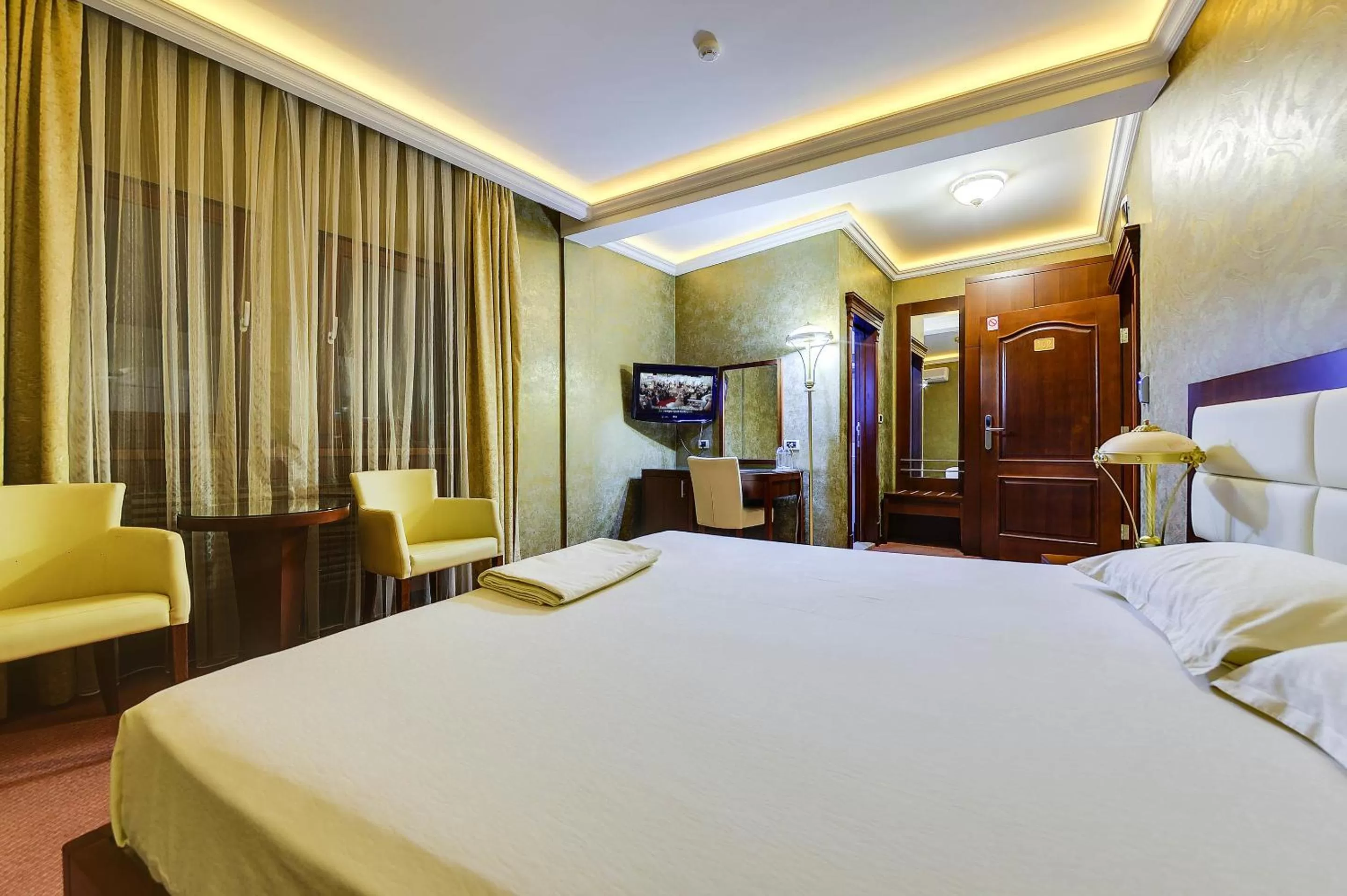 TV and multimedia, Bed in Hotel Sucevic Garni
