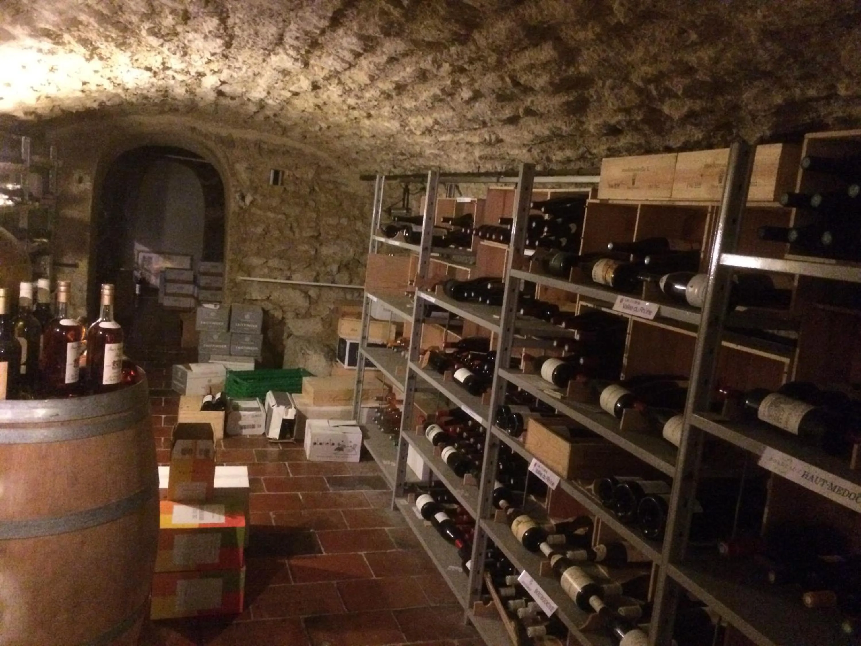 Area and facilities in Hôtel de France