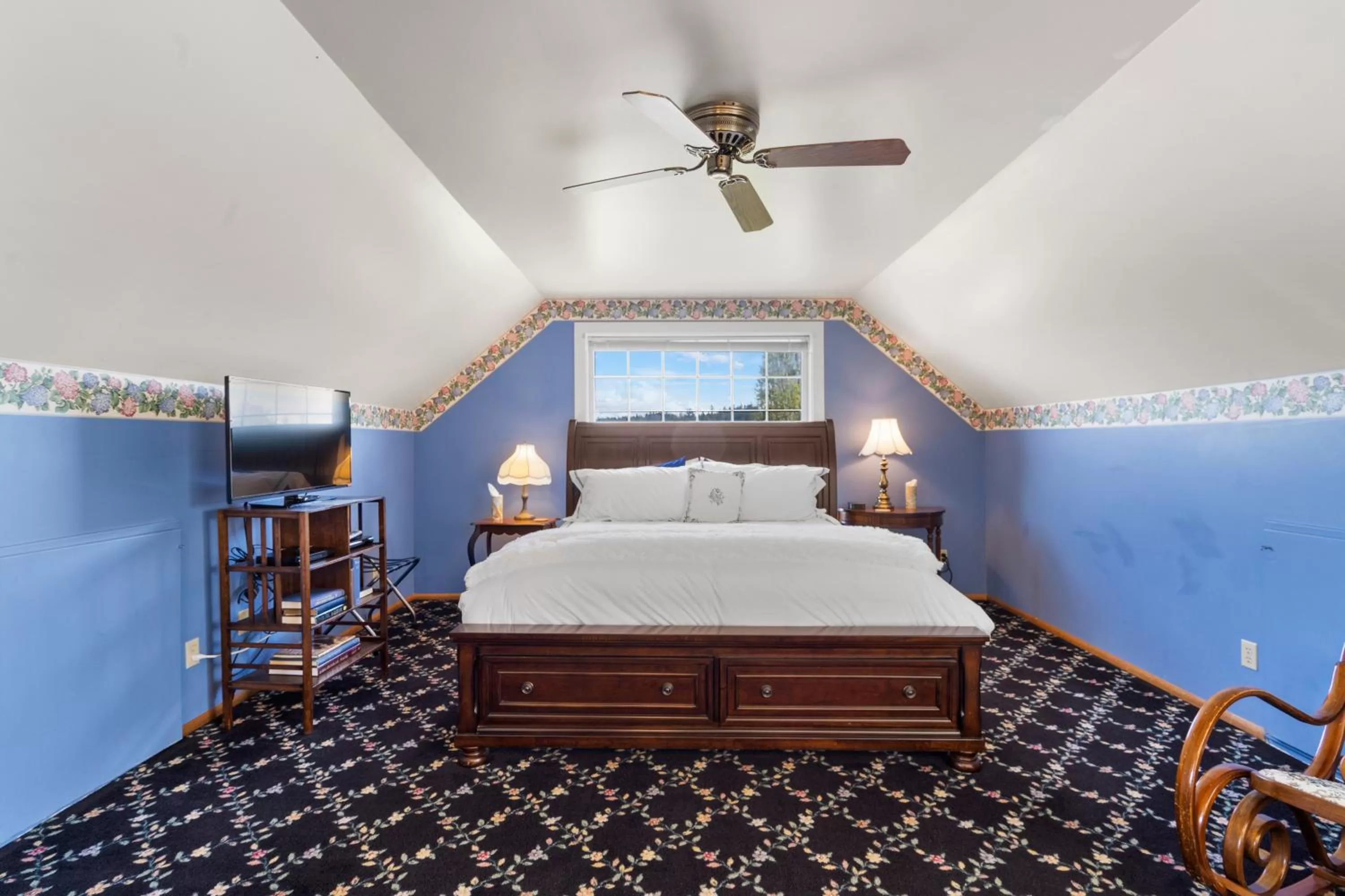 King Suite with Sea View in Anchorage Inn B&B