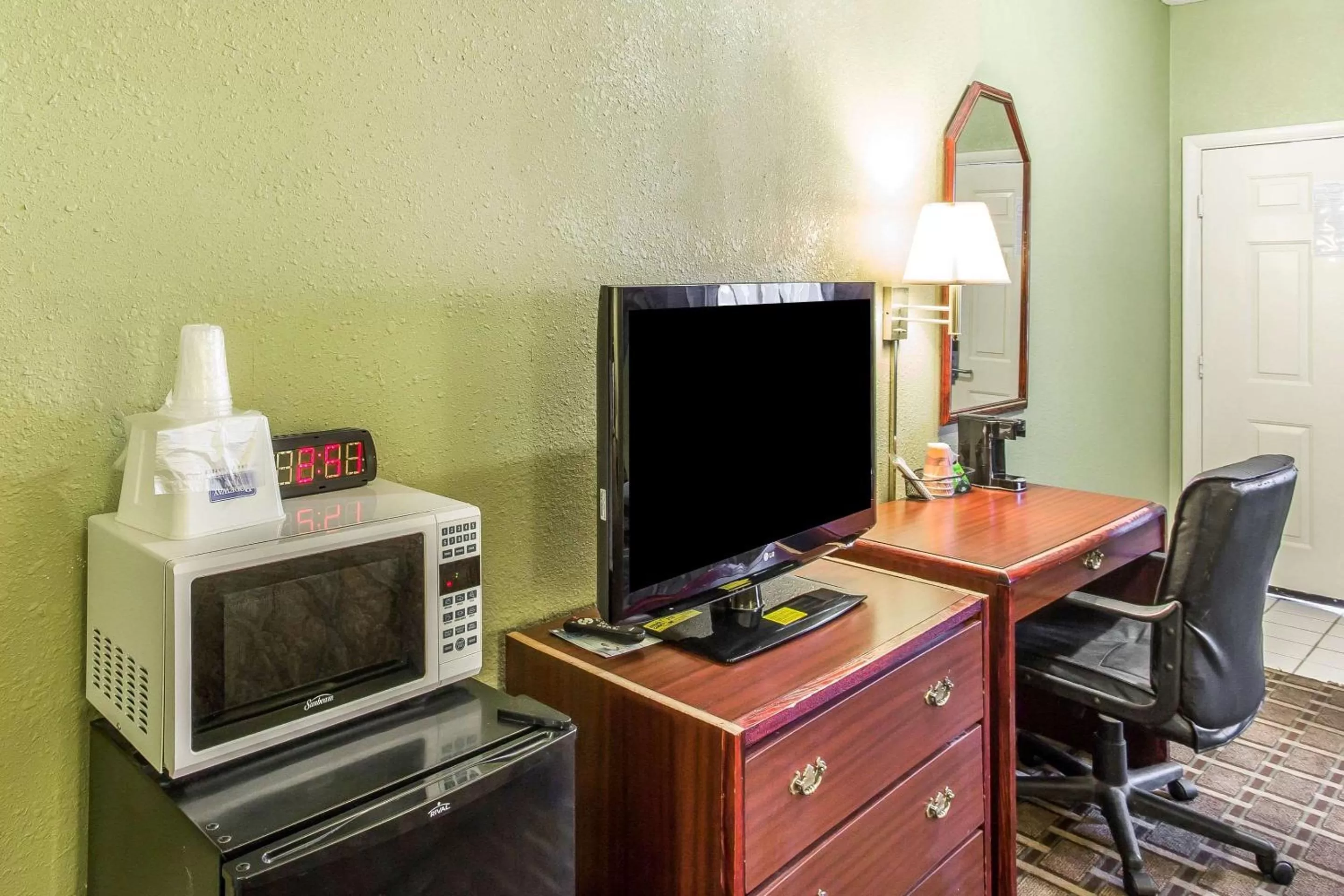 Photo of the whole room in Rodeway Inn & Suites Smyrna - Nashville Area