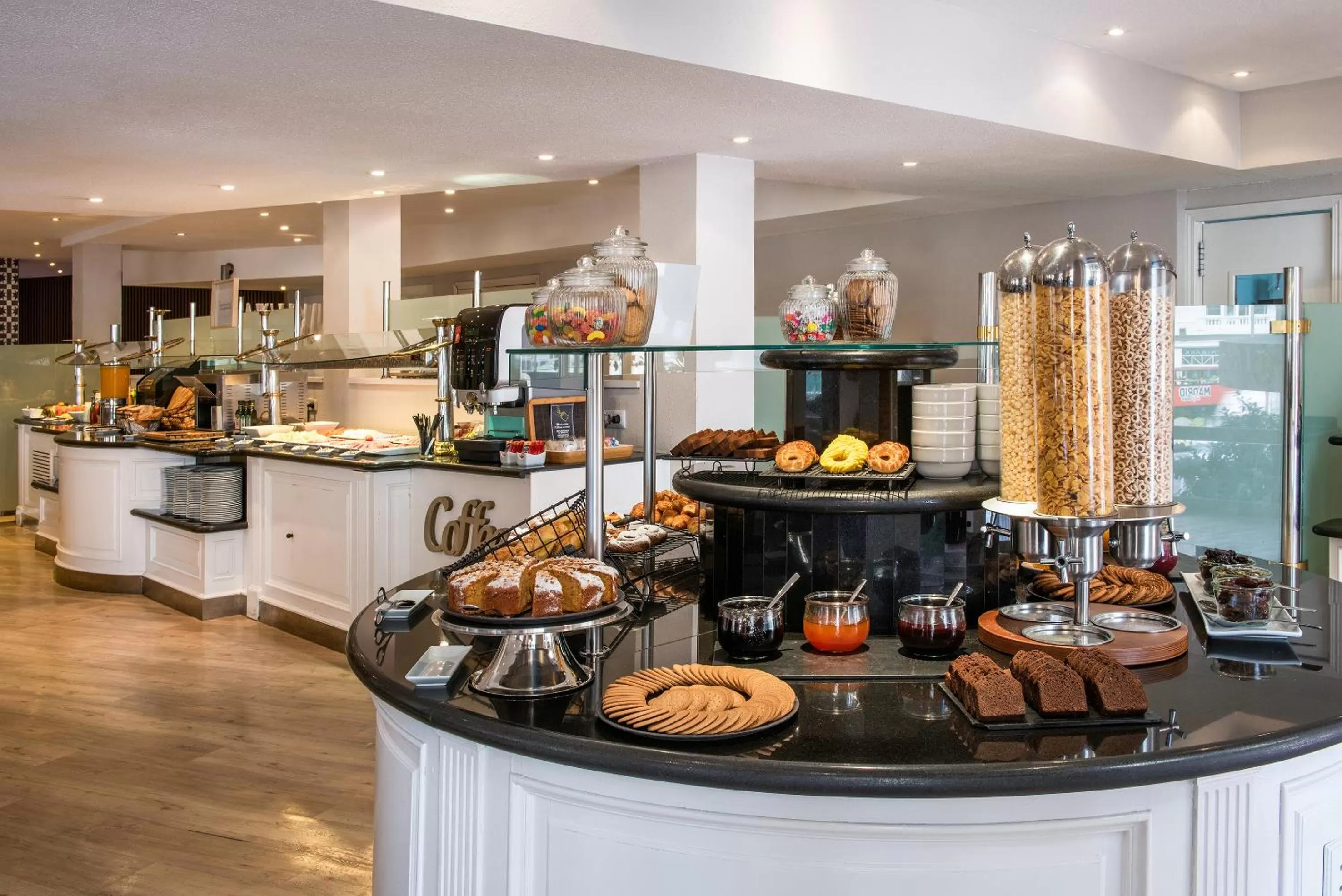 Restaurant/places to eat in Hotel Madrid Gran Via 25, Affiliated by Meliá