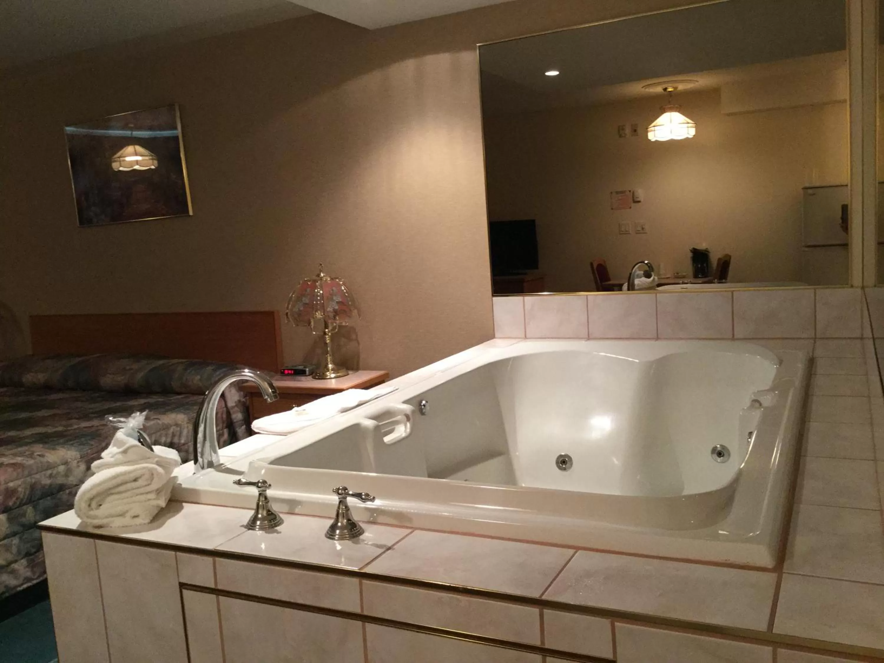 Spa and wellness centre/facilities, Bathroom in Western Budget Motel East Red Deer