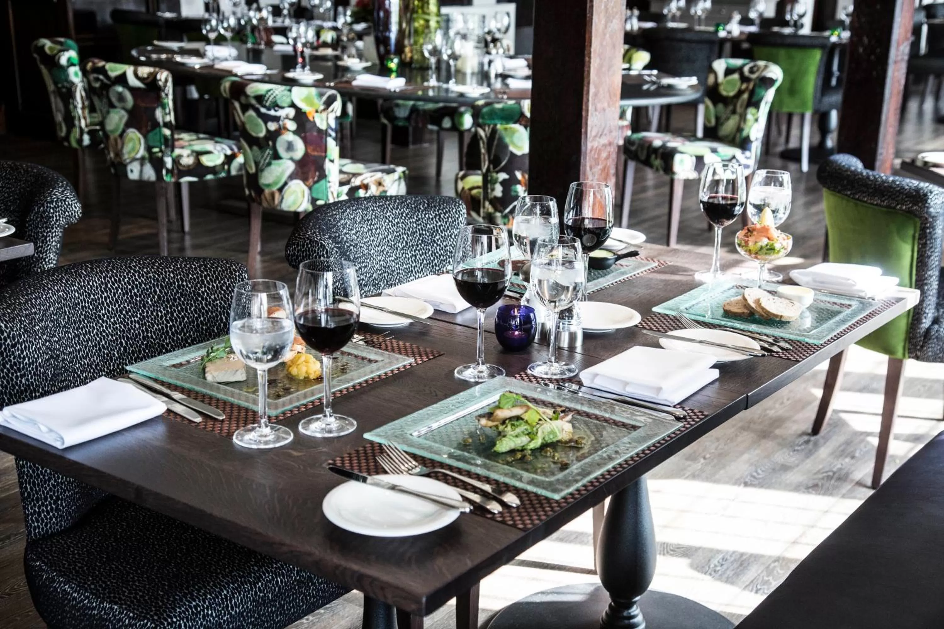 Restaurant/places to eat in Hogarths Stone Manor