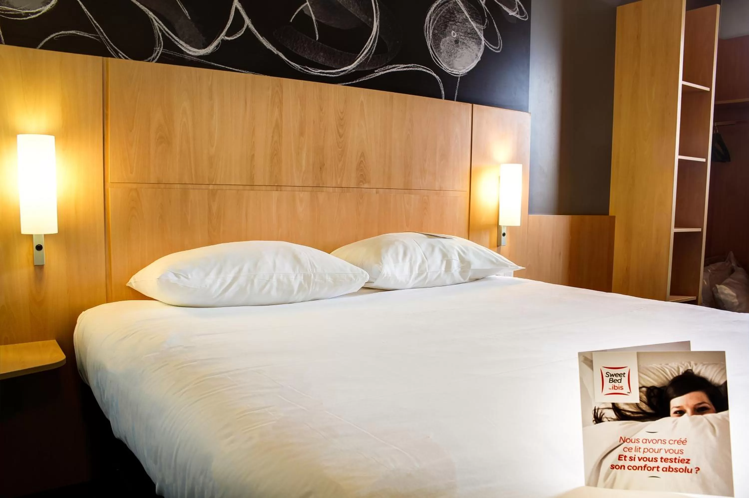 Bed in ibis Soissons