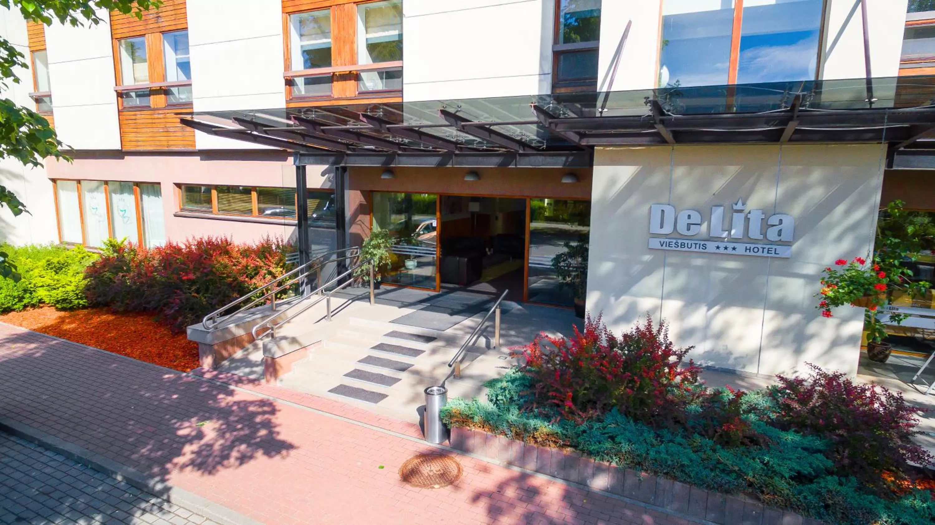 Facade/entrance in De Lita