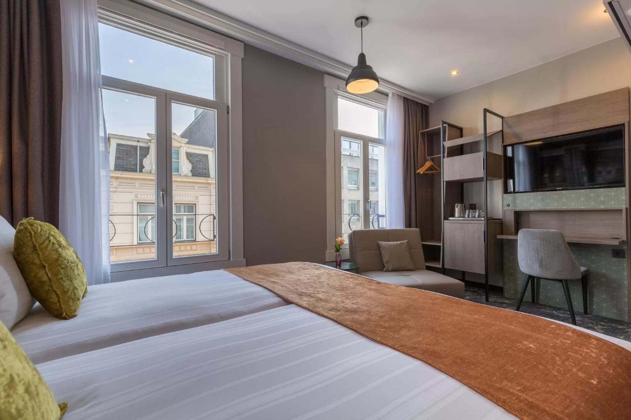 Photo of the whole room, Bed in Leonardo Boutique Museumhotel