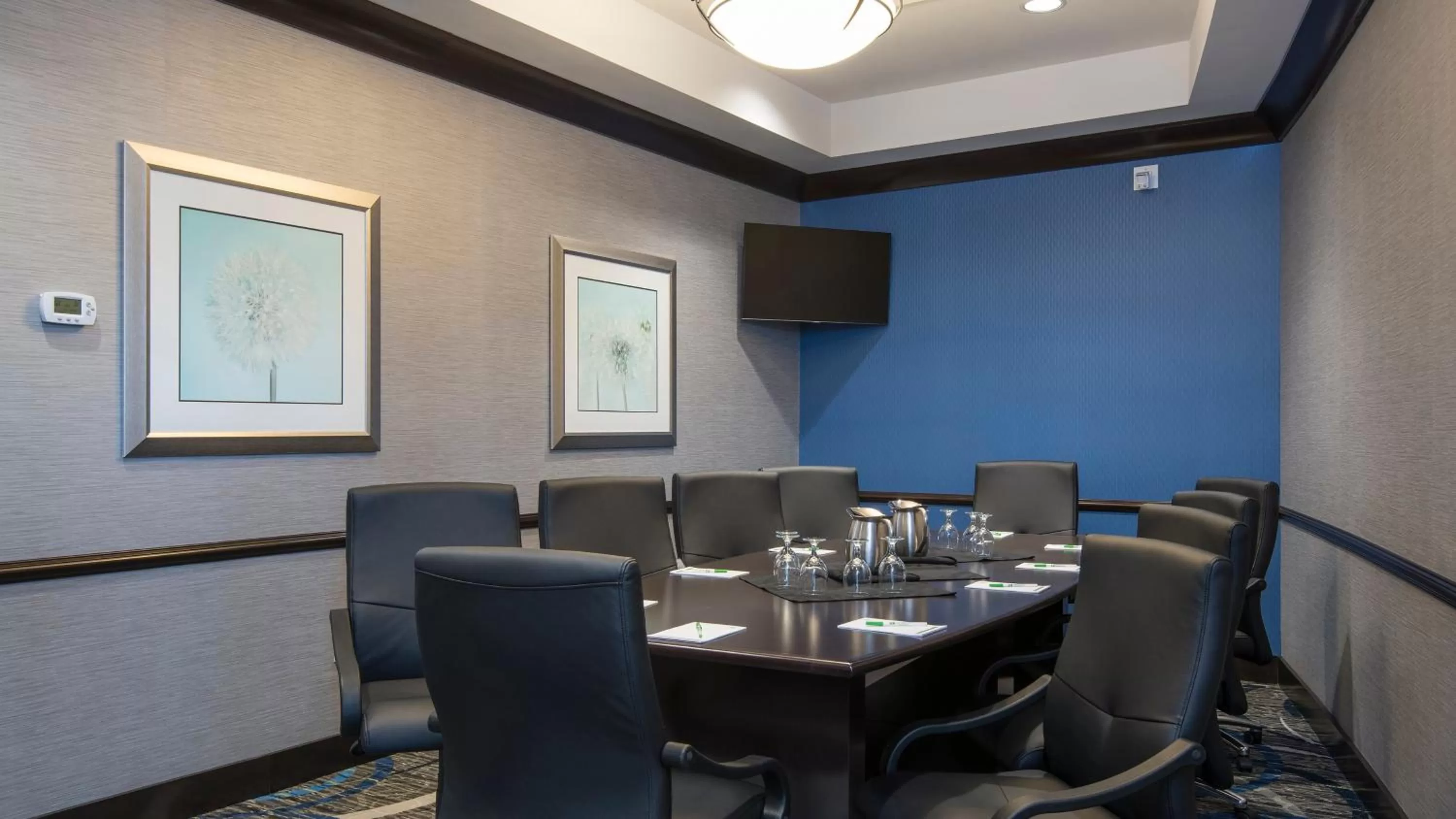 Meeting/conference room in Holiday Inn Indianapolis Airport by IHG