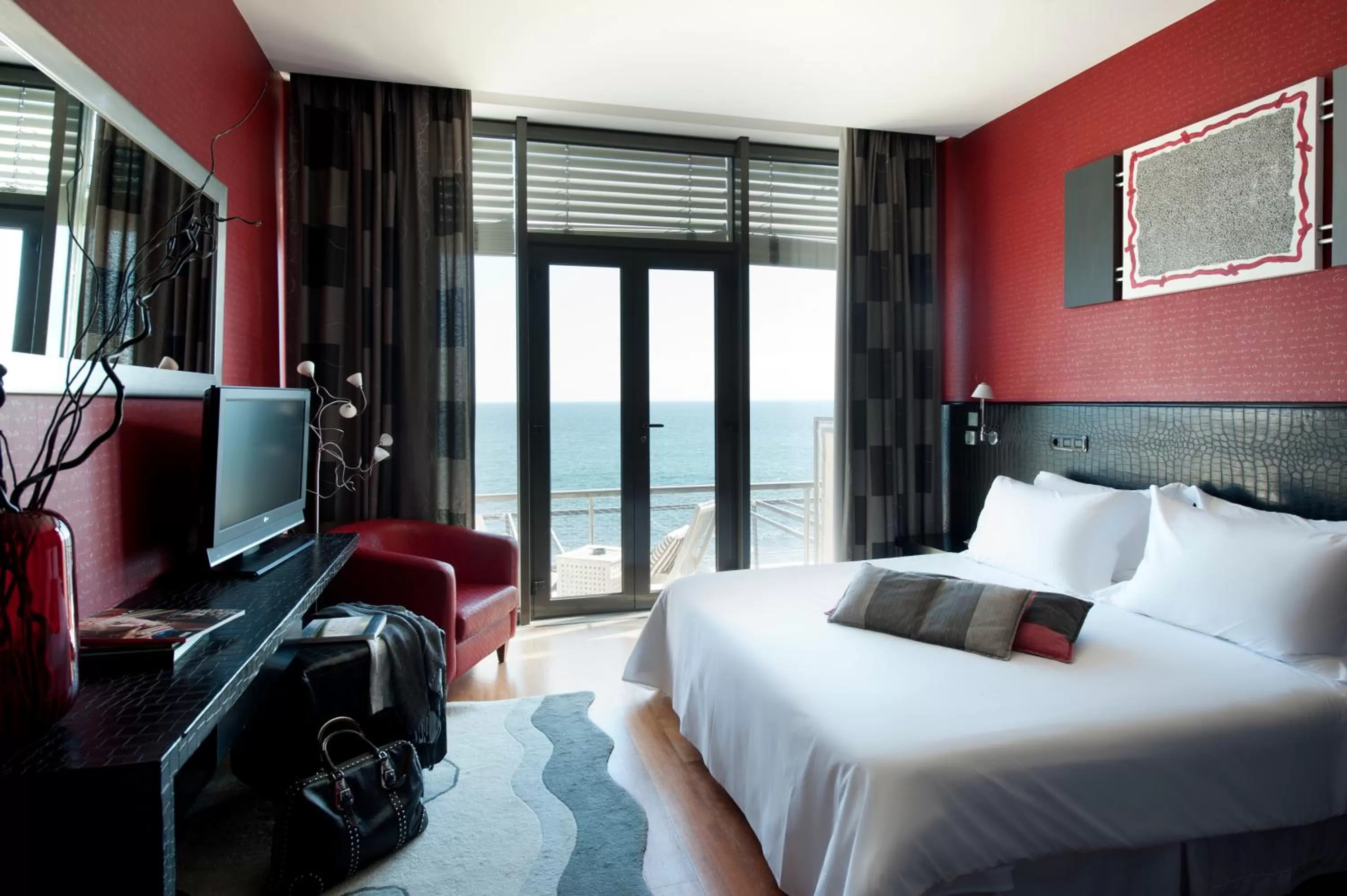 Photo of the whole room, Bed in Farol Hotel