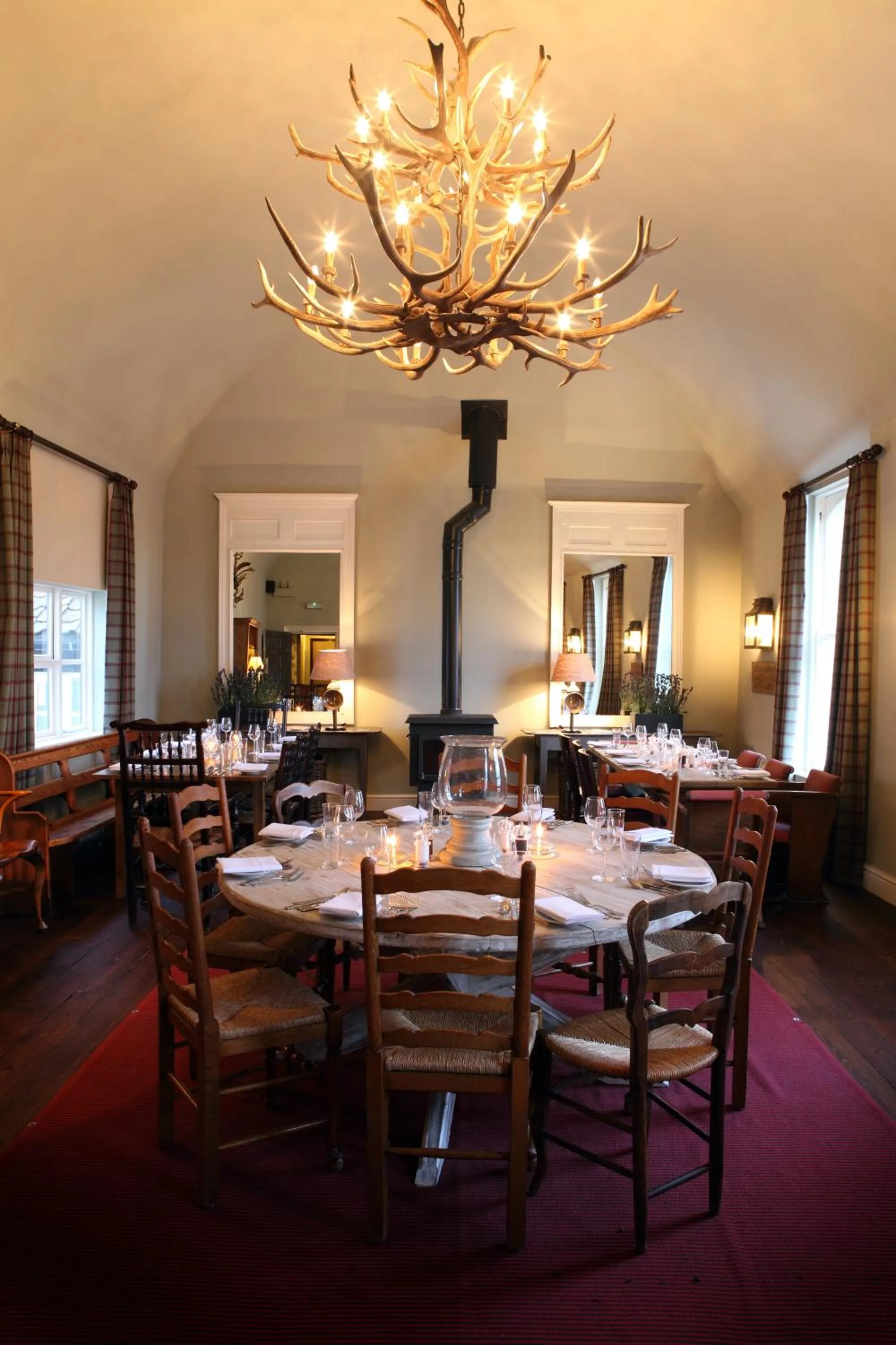 Restaurant/places to eat in The White Hart Hotel