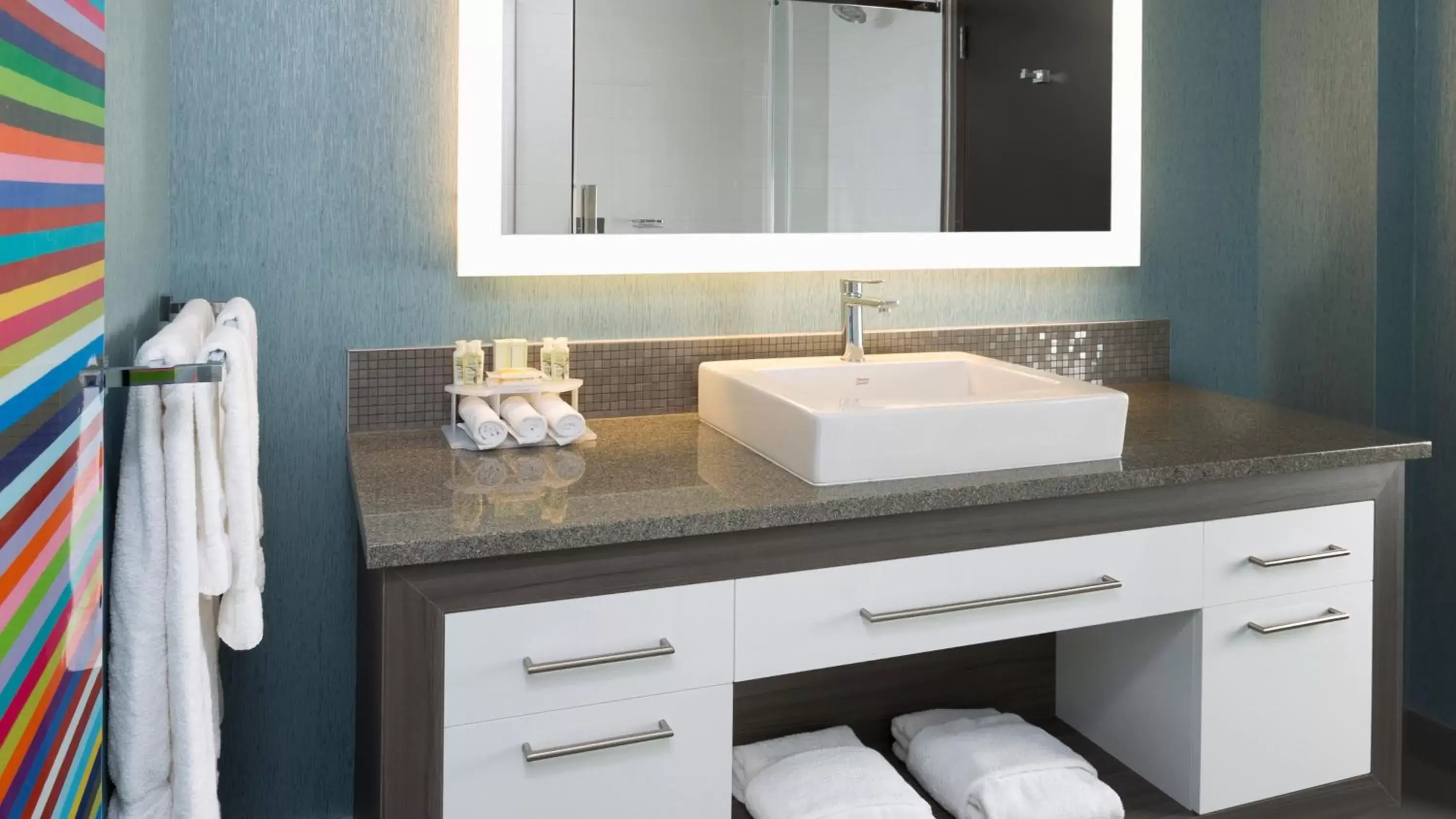 One-Bedroom Suite with Sofa Bed in Holiday Inn Express Quebec City-Sainte Foy by IHG One-Bedroom Suite with Sofa Bed in Holiday Inn Express Quebec City-Sainte Foy by IHG