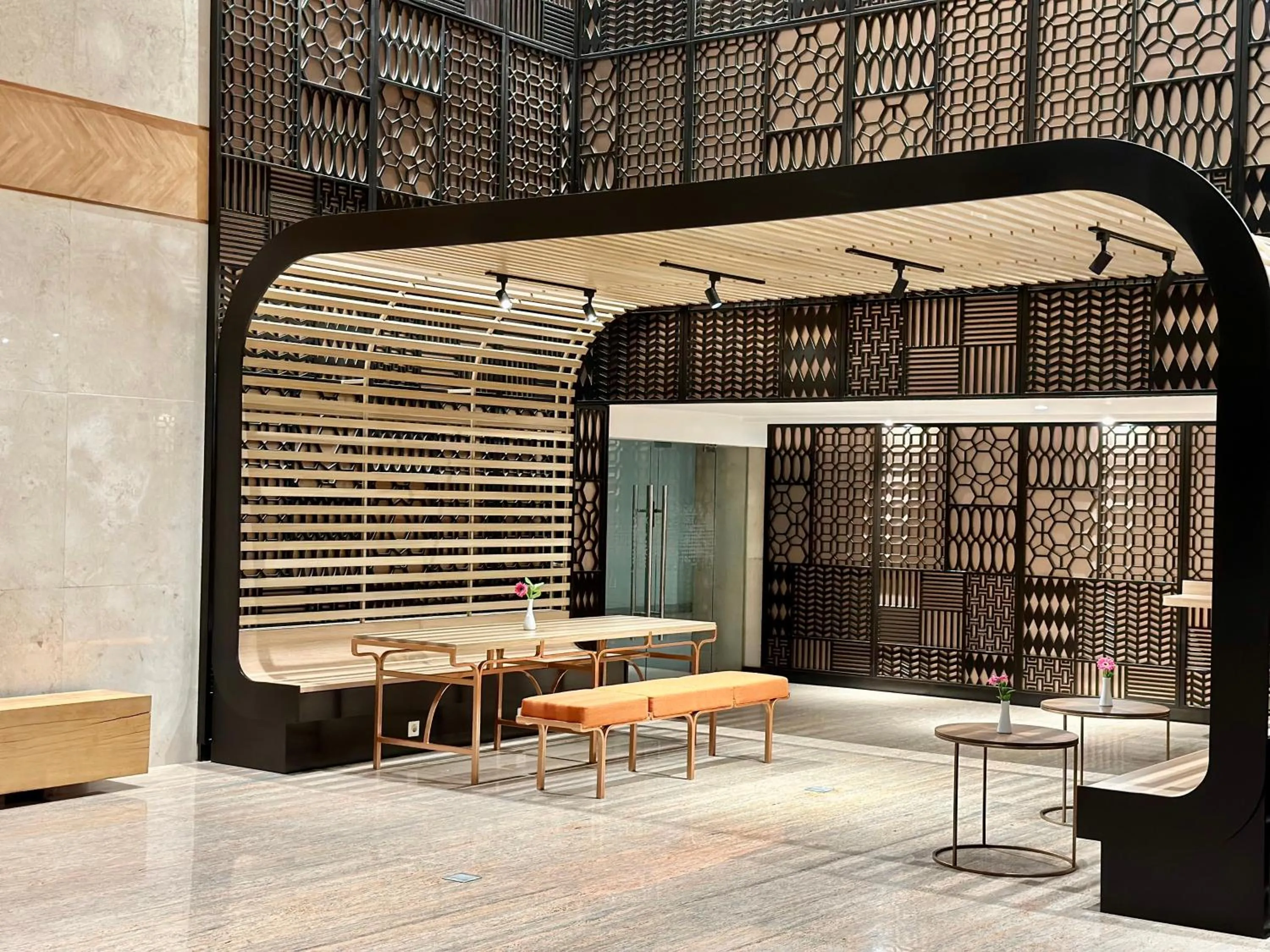 Lounge or bar in HARRIS Hotel & Conventions Gubeng