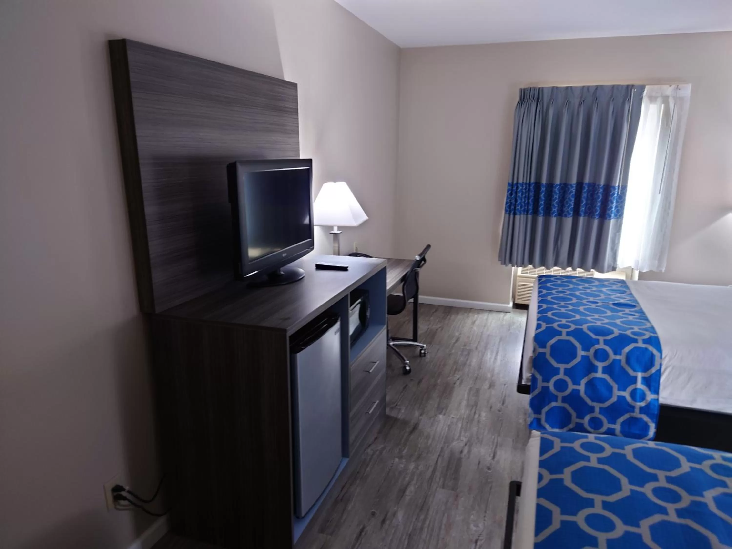 TV and multimedia, Bed in Baymont by Wyndham Adairsville