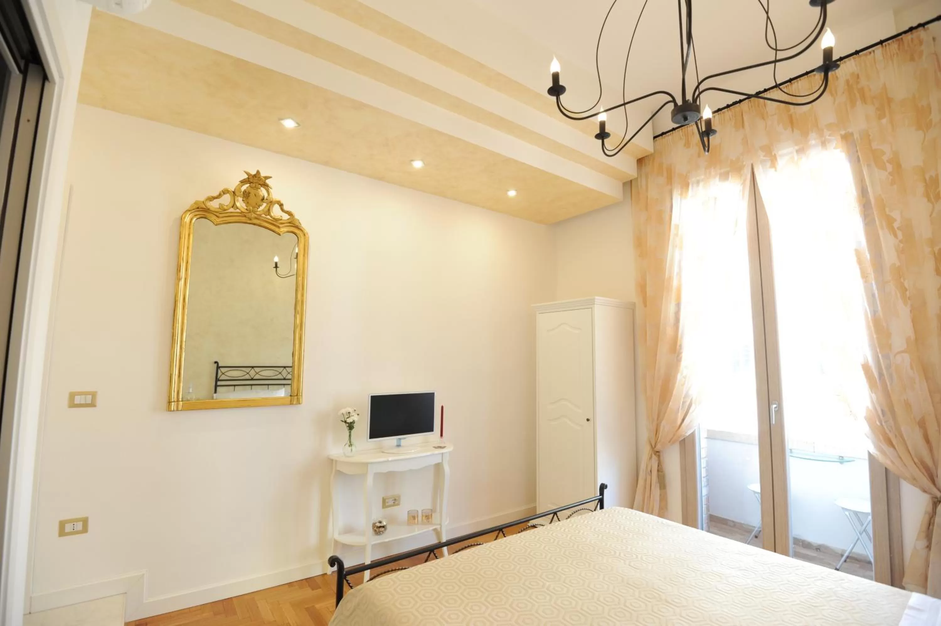 Photo of the whole room, Bed in Residenza Borbonica