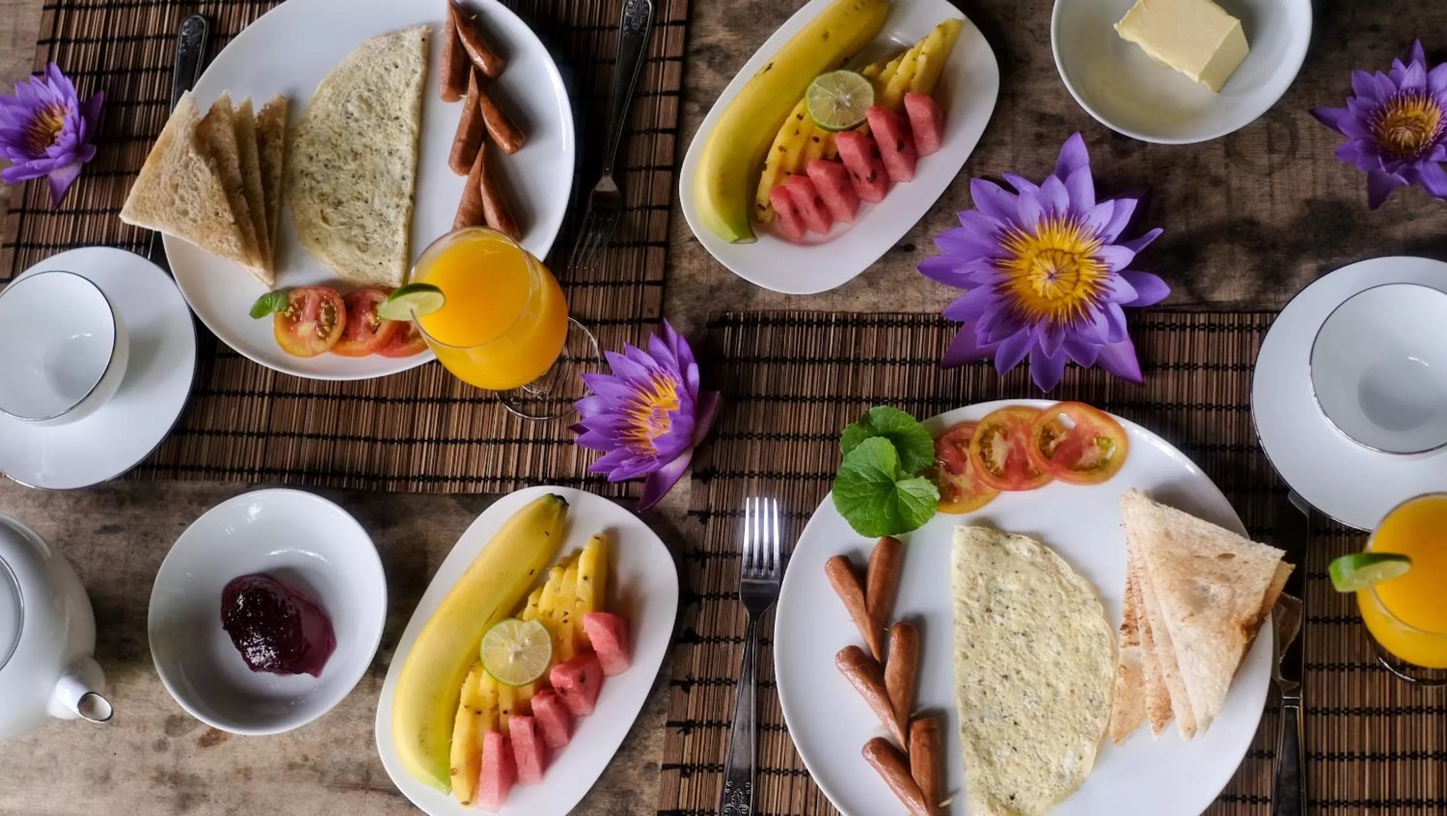 Continental breakfast in Evergreen Hotel Dambulla