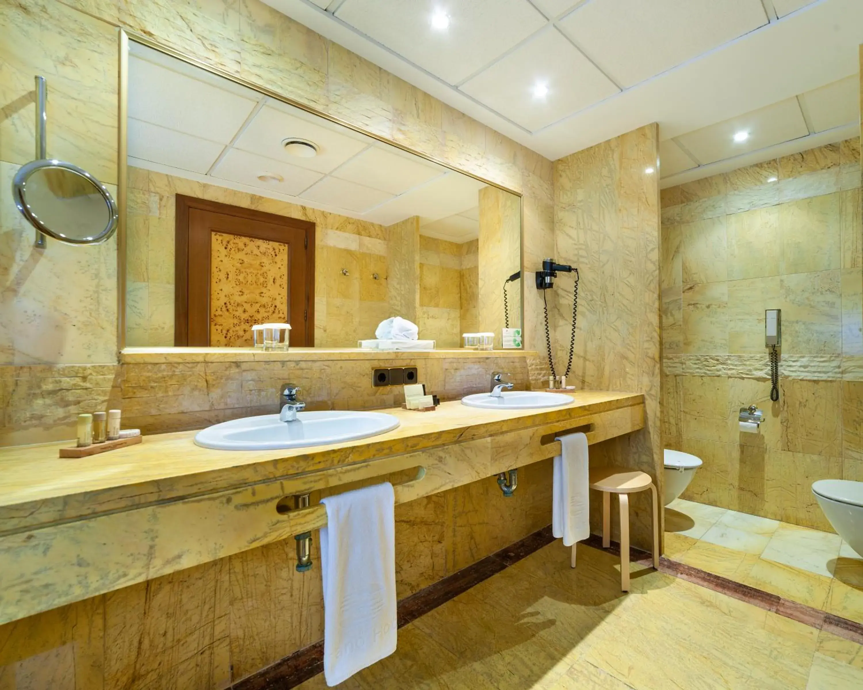 Twin Room (2 Adults + 1 Child) in Hotel Serrano Palace Twin Room (2 Adults + 1 Child) in Hotel Serrano Palace