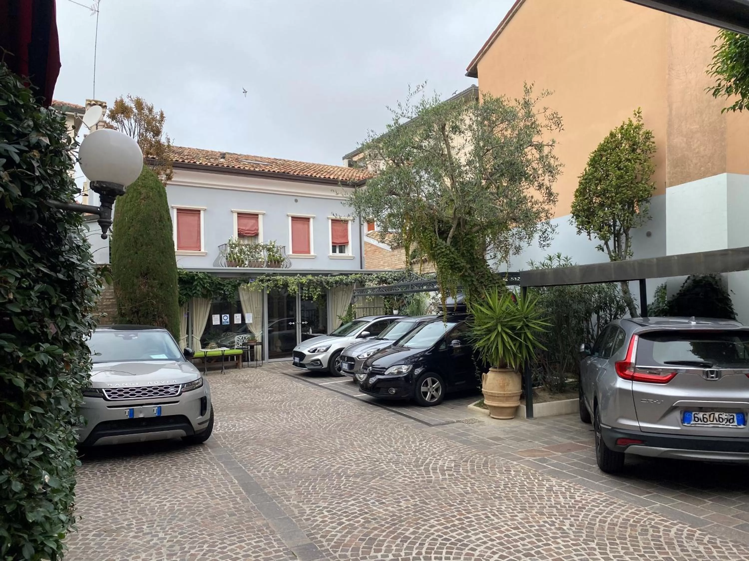 Parking in Villa Noctis