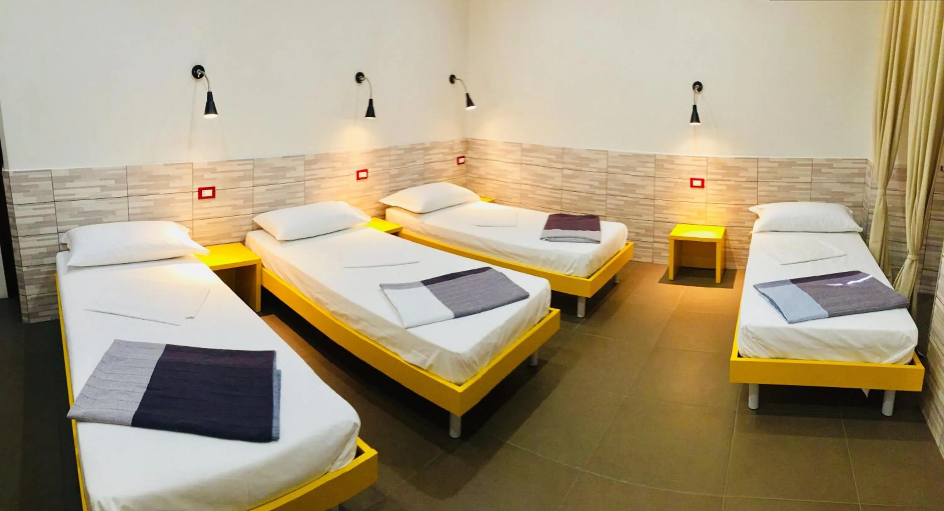 Bedroom, Bed in Legend R.G.