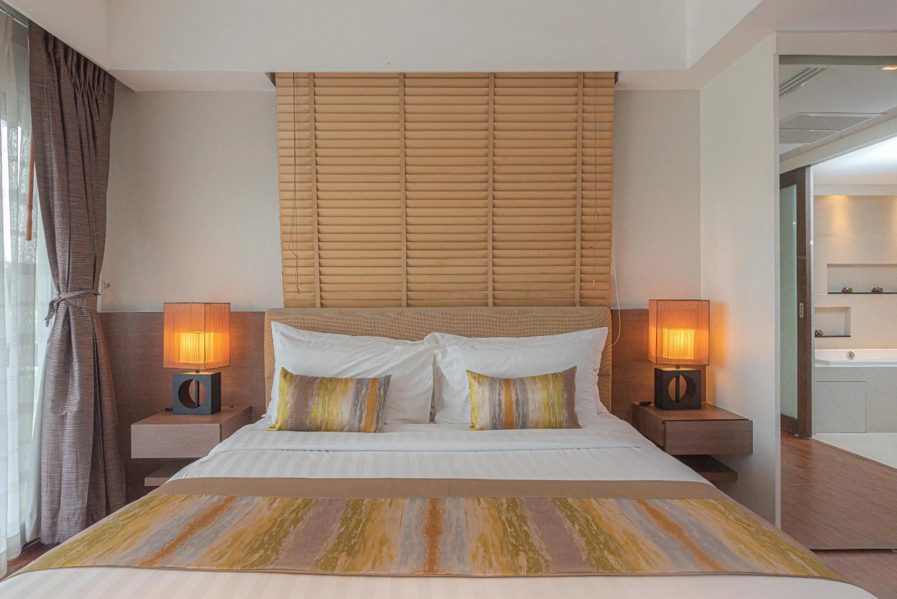 Bedroom, Bed in Summit Windmill Golf Suite Hotel at Suvarnabhumi