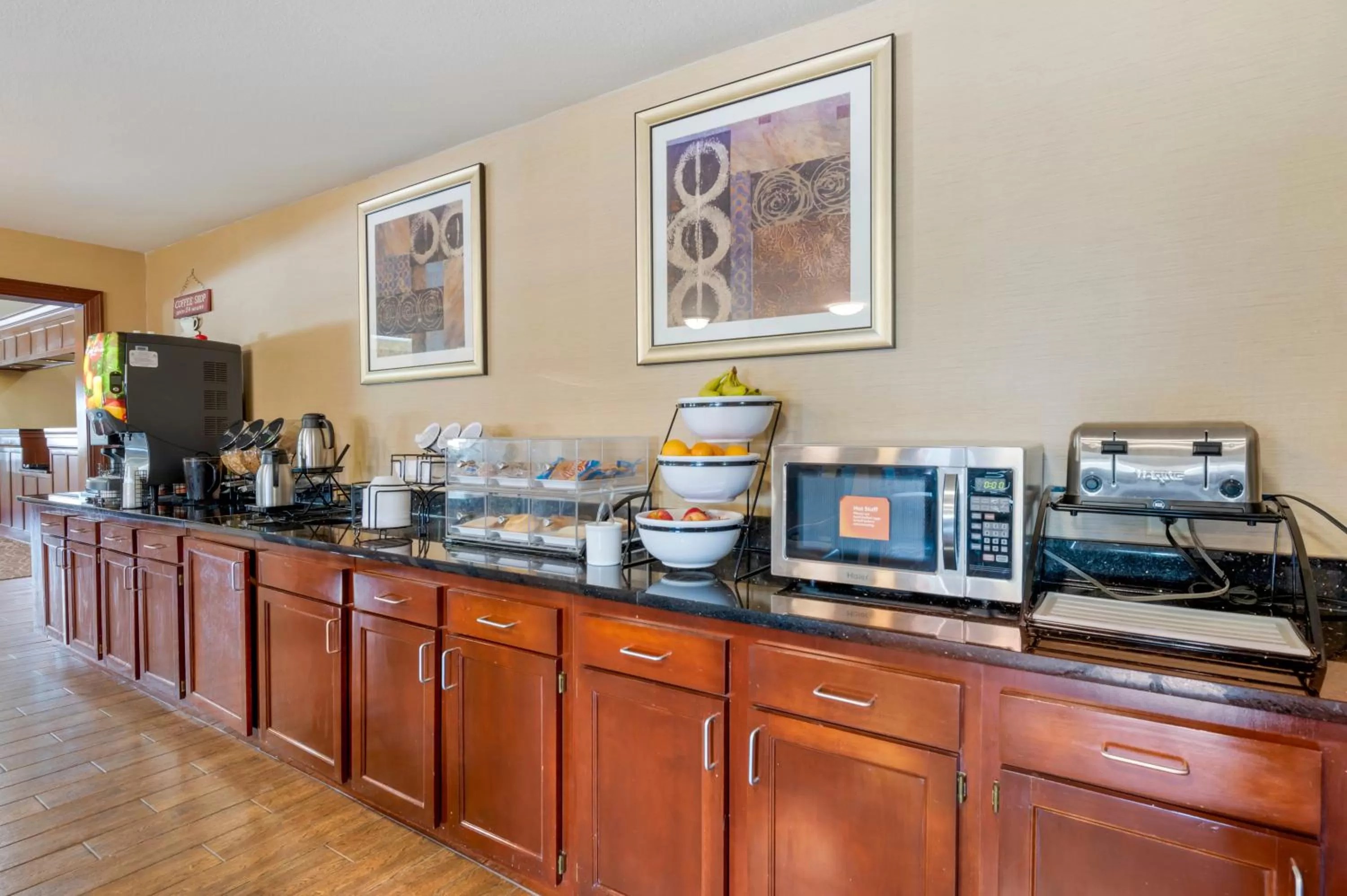 Breakfast in Comfort Inn & Suites Cincinnati Eastgate