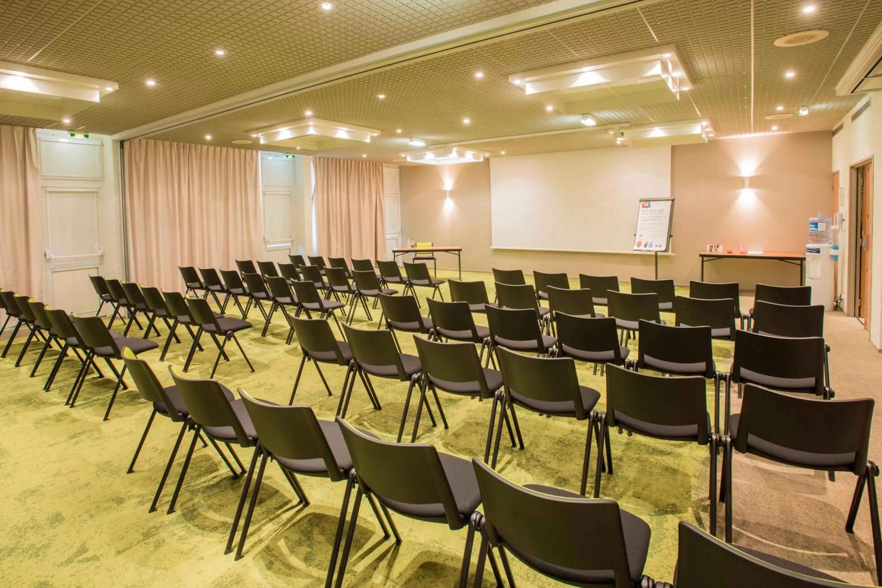 Meeting/conference room in ibis Styles Tours Sud
