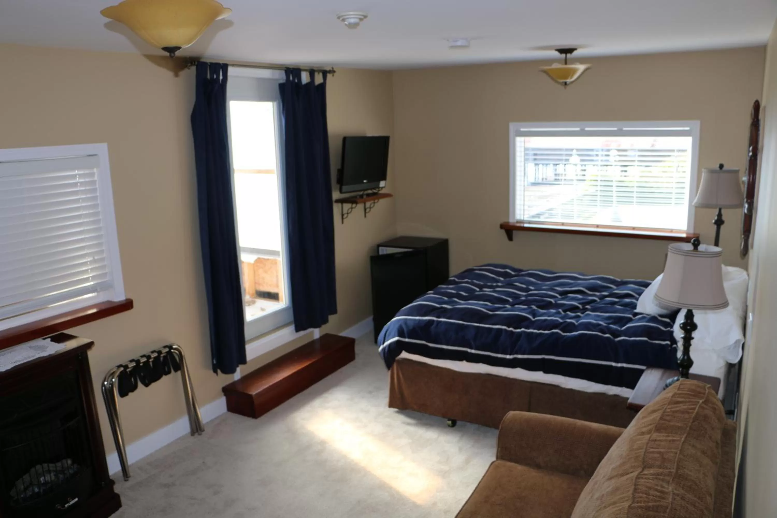 Deluxe Double Room with Balcony and Sea View in Nimpkish Hotel