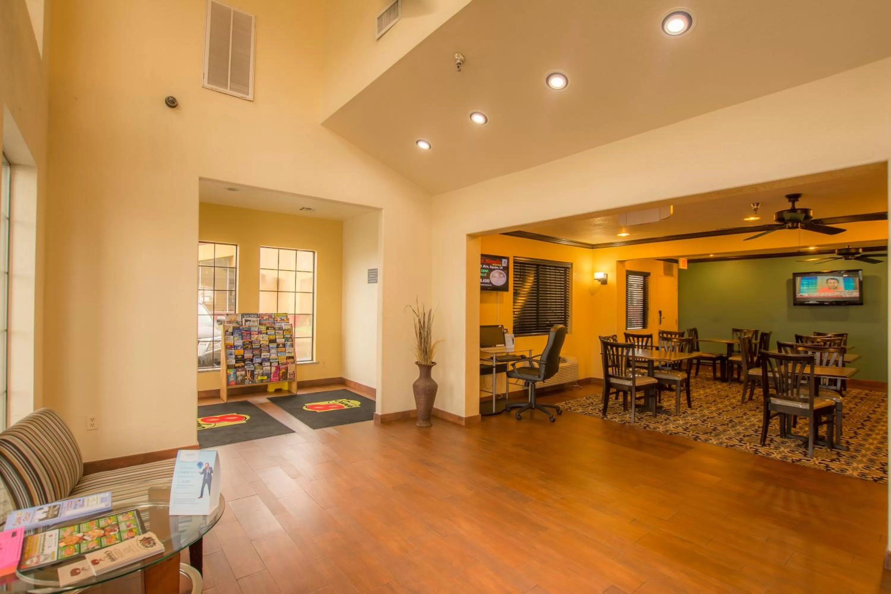 Communal lounge/ TV room in Super 8 by Wyndham Oklahoma Airport Fairgrounds West