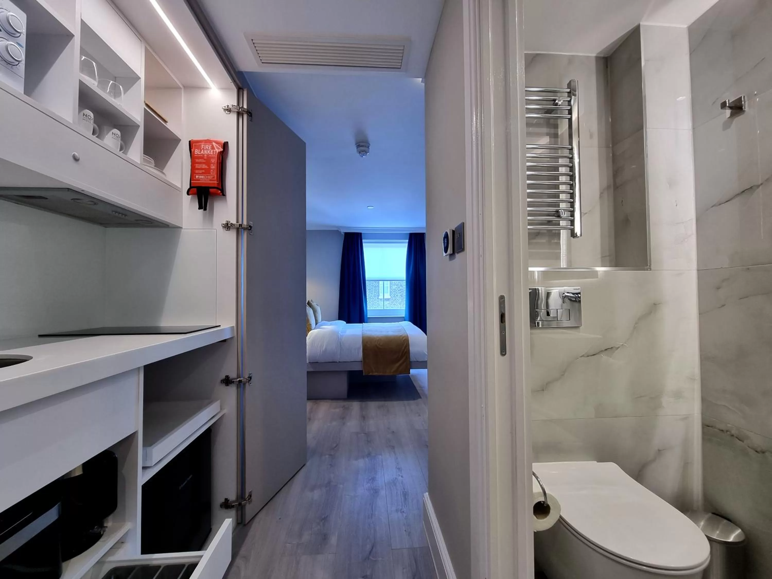 Photo of the whole room in NOX Kensington Gardens