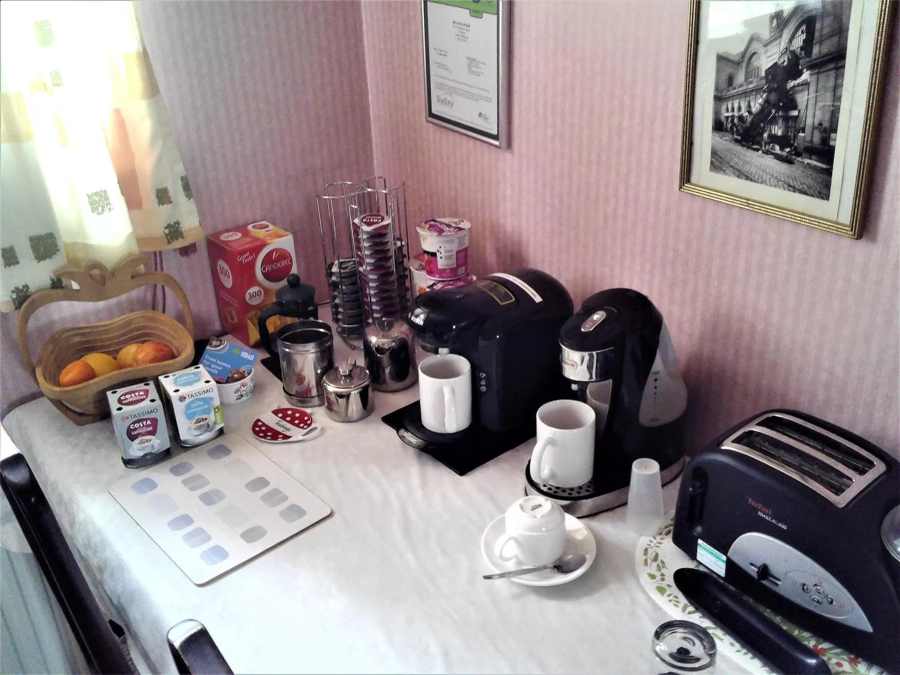 Breakfast in Mike & Carolyn Ball B&B