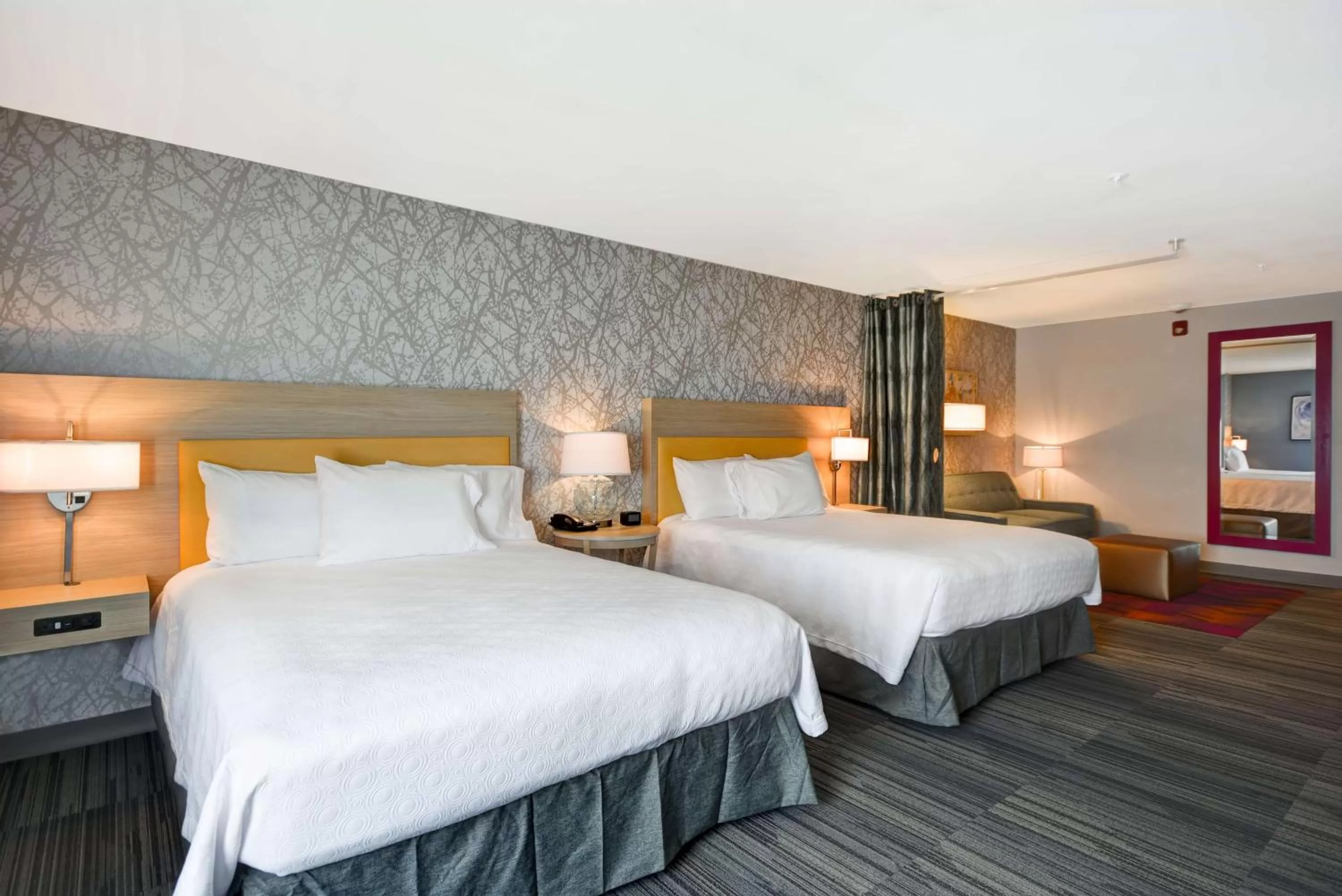 Bed in Home2 Suites by Hilton Kansas City KU Medical Center