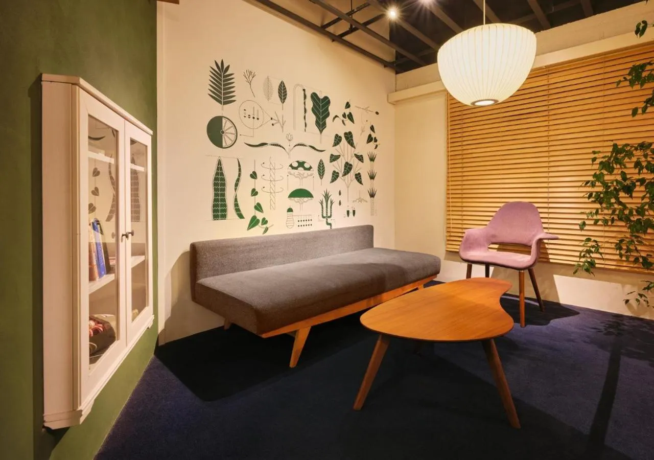 Communal lounge/ TV room in Hotel Graphy Nezu