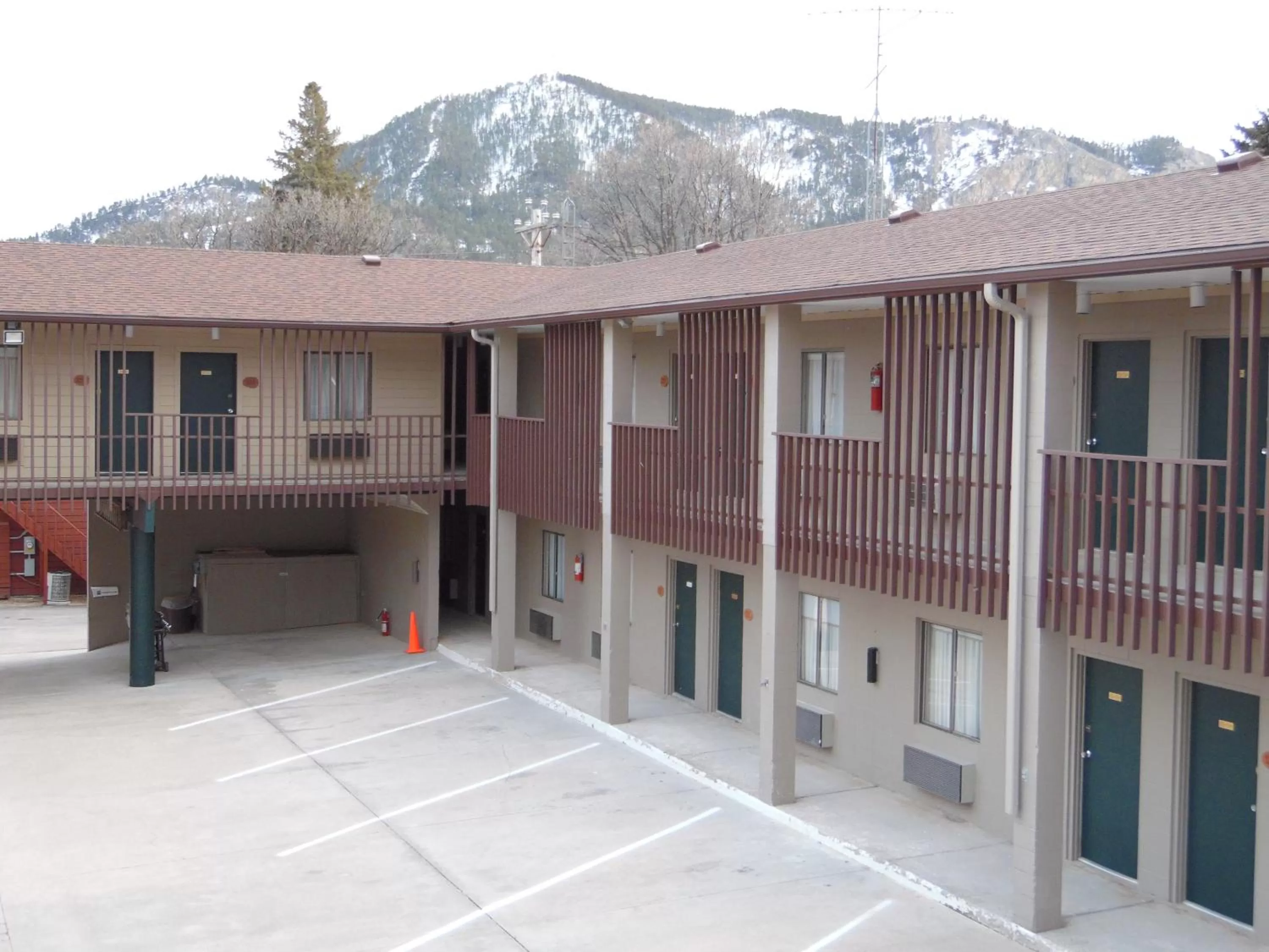 Property building in Bear Lodge Motel