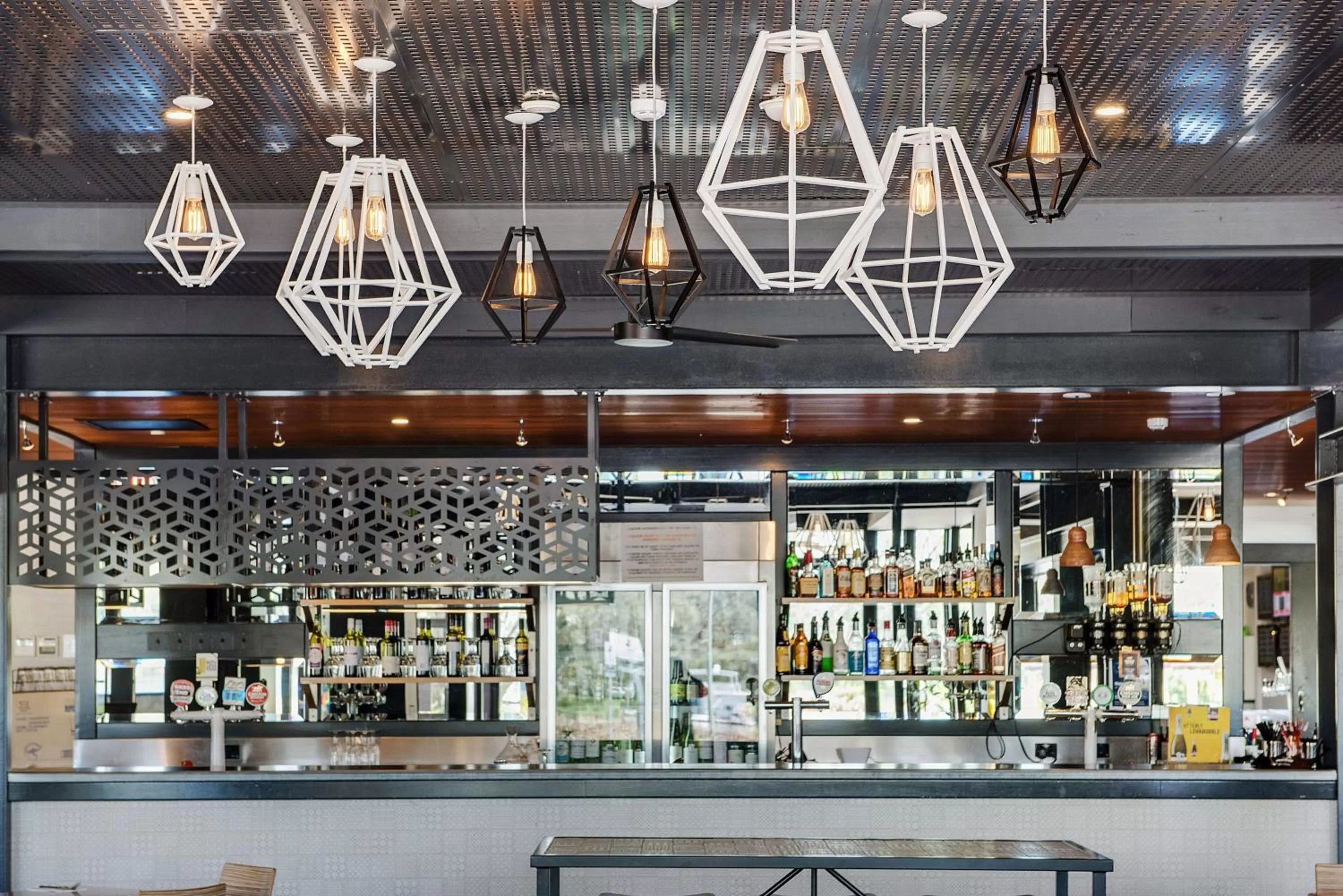 Restaurant/places to eat in Berri Hotel