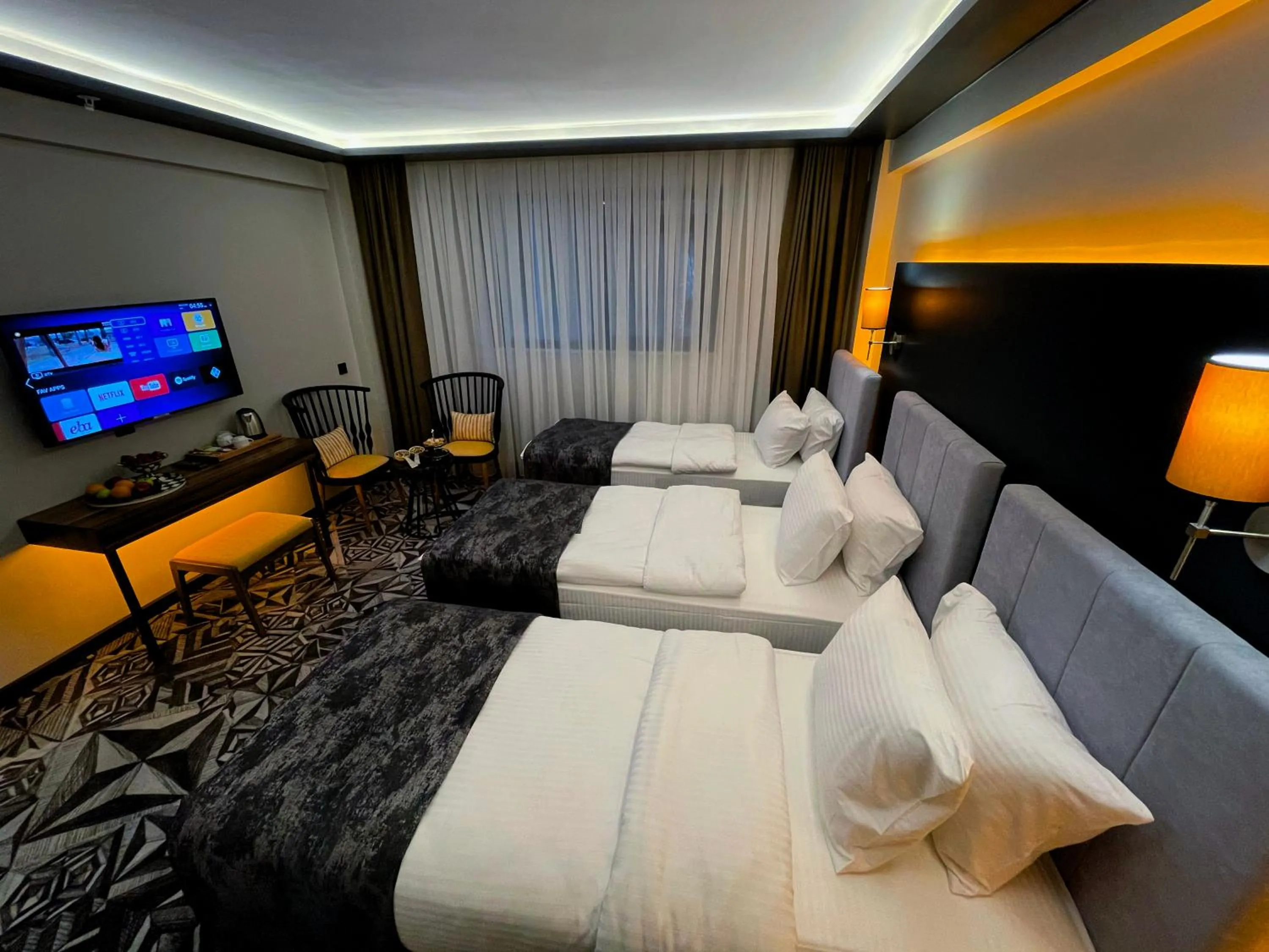 Bedroom, Bed in Weingart Istanbul