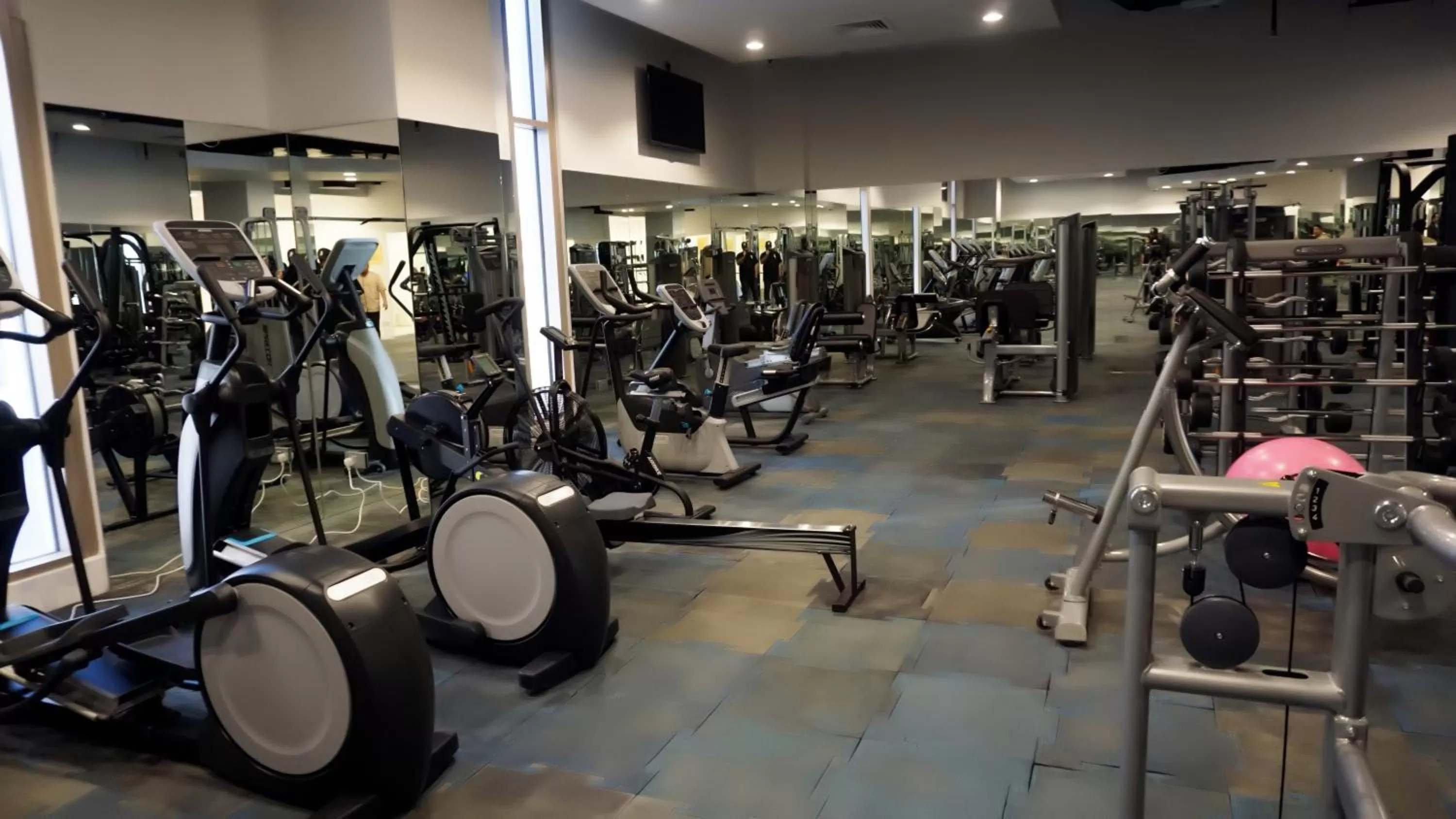 Fitness centre/facilities in Al Kout Beach Hotel
